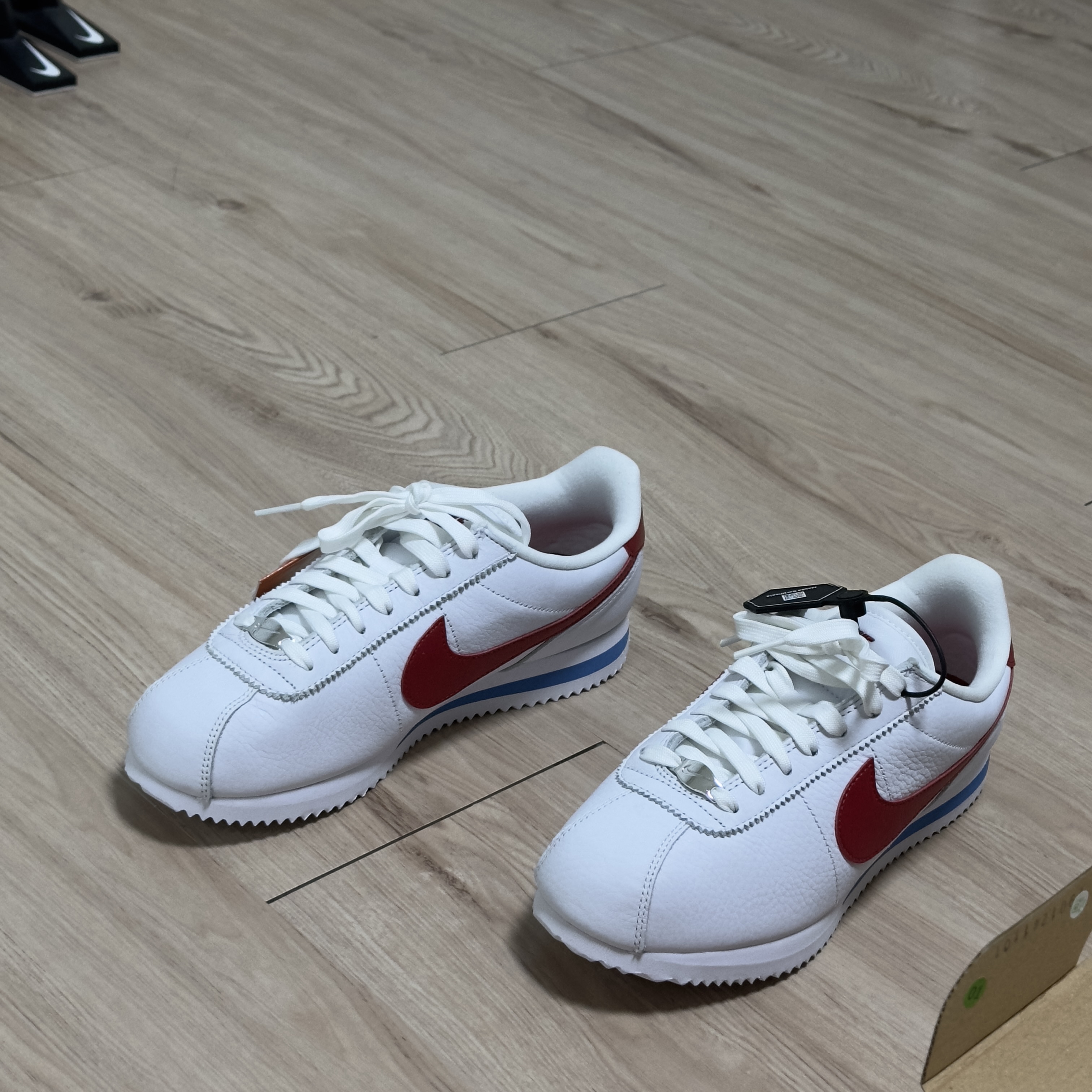 Nike Cortez Varsity Red White & Blue 착용 스타일