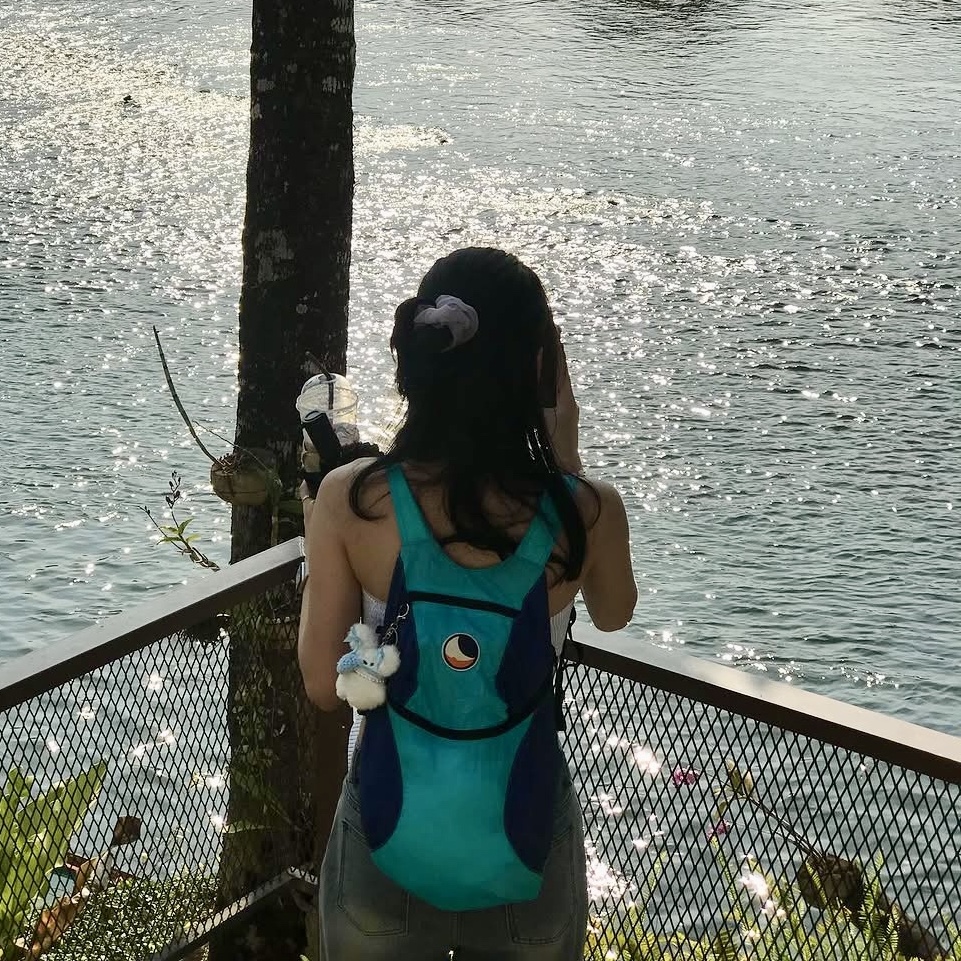 Ticket To The Moon Mini Backpack 15L Turquoise Royal Blue 착용 스타일