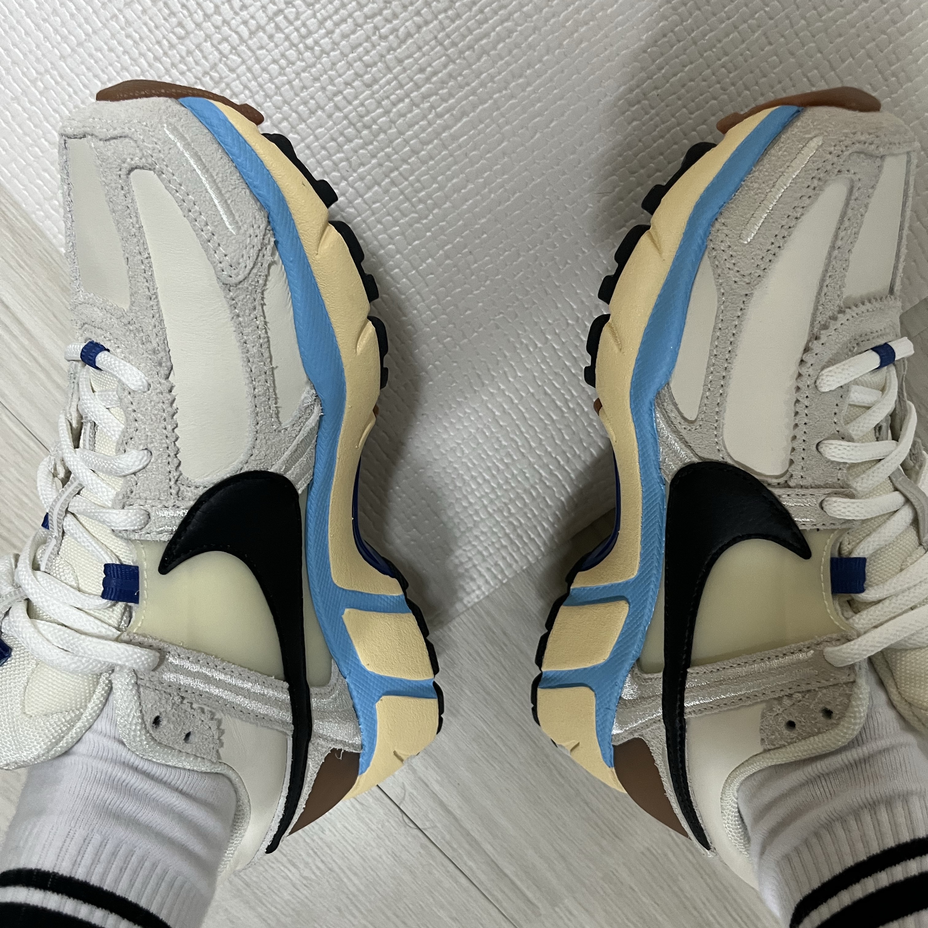 (W) Nike Zoom Vomero 5 PRM Designed by Japan 착용 스타일