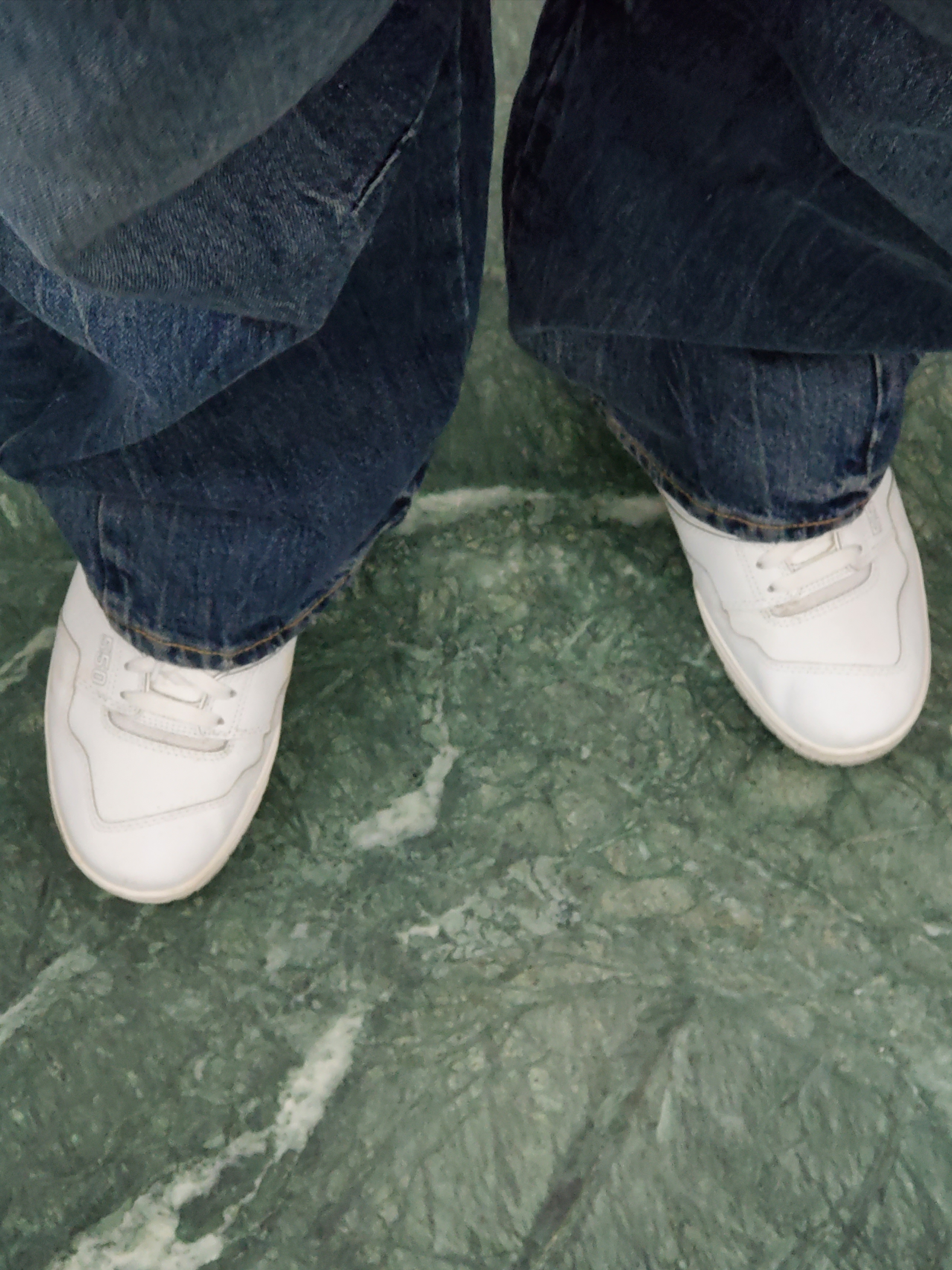 New Balance 550 Triple White - 2E Wide 착용 스타일