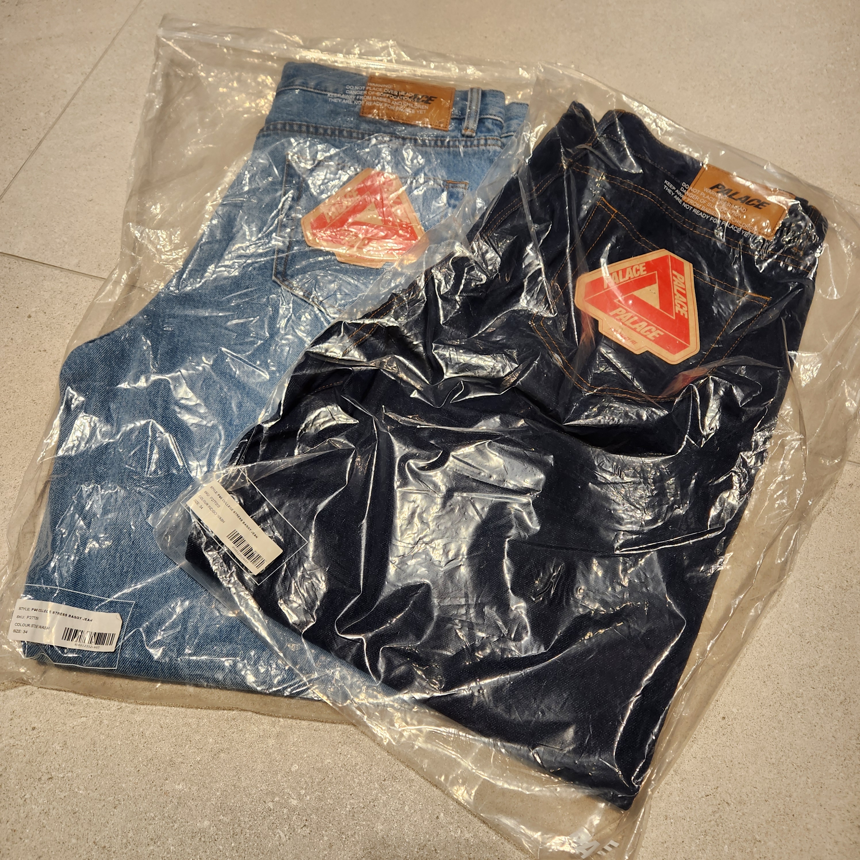 Palace P90 College Stress Baggy Jean Indigo Wash - 24FW, Palace P90 College Stress Baggy Jean Stone Wash - 24FW 착용 스타일 - 1