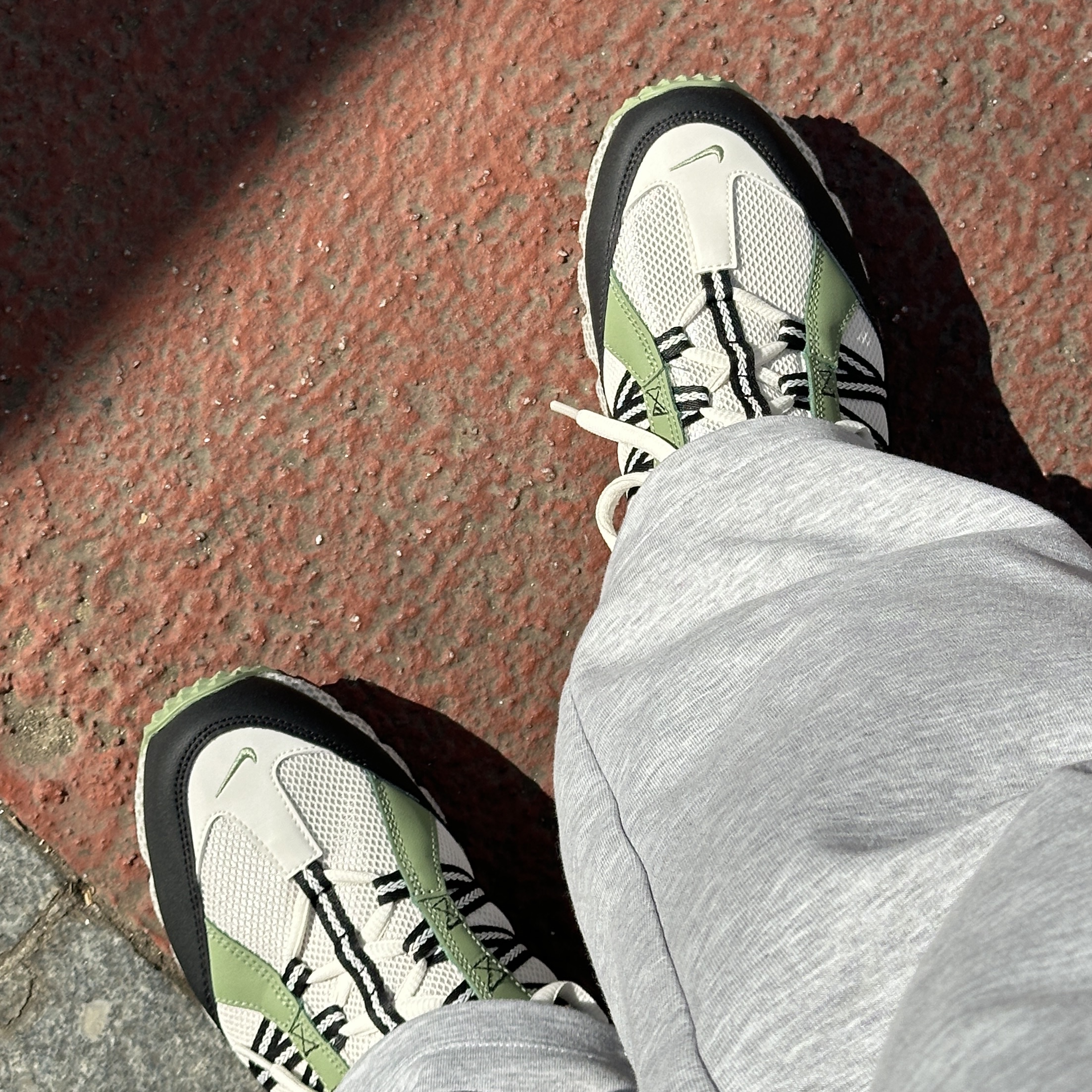 Nike Air Humara Oil Green and Malachite 착용 스타일