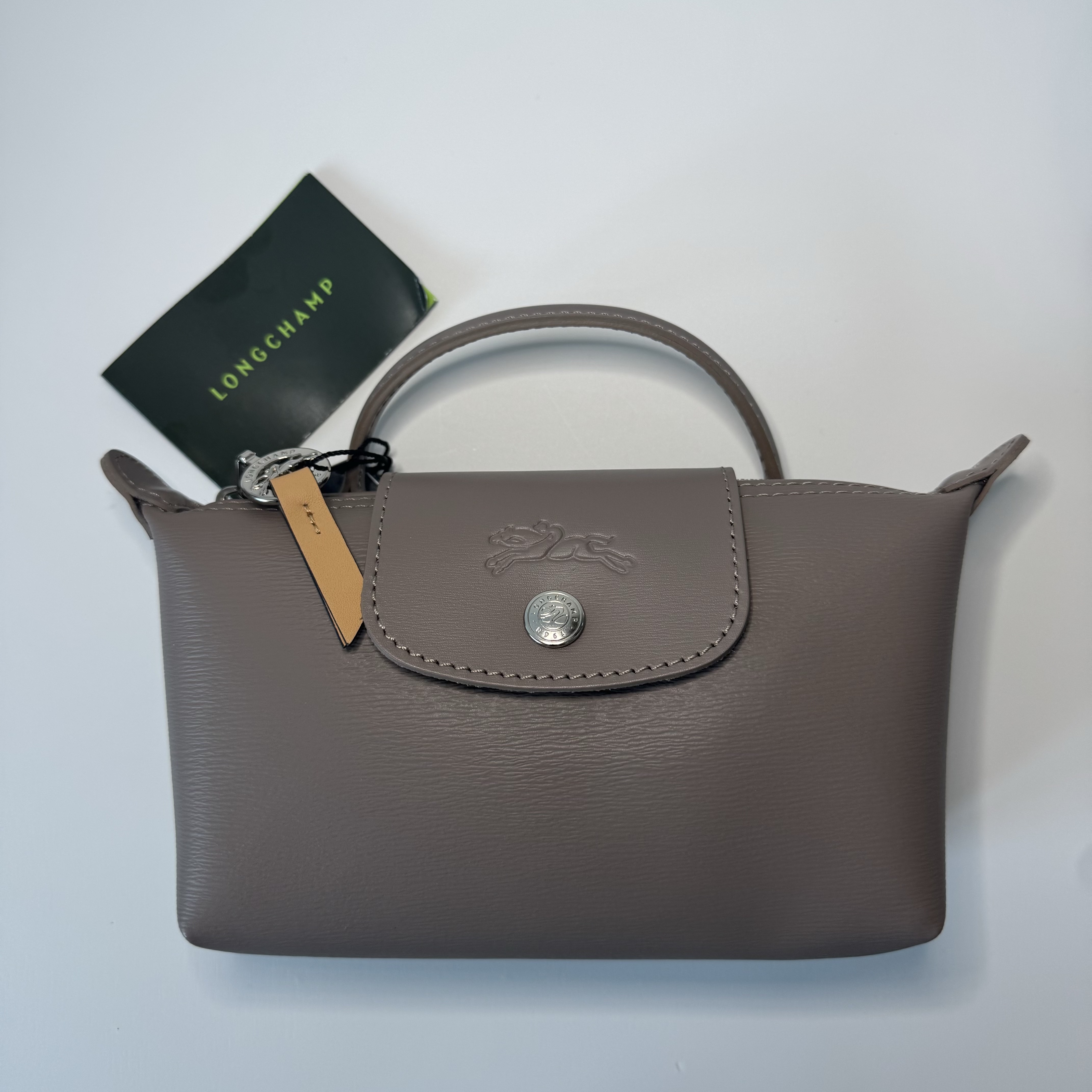 Longchamp Le Pliage City Handle Pouch Beige Taupe 착용 스타일