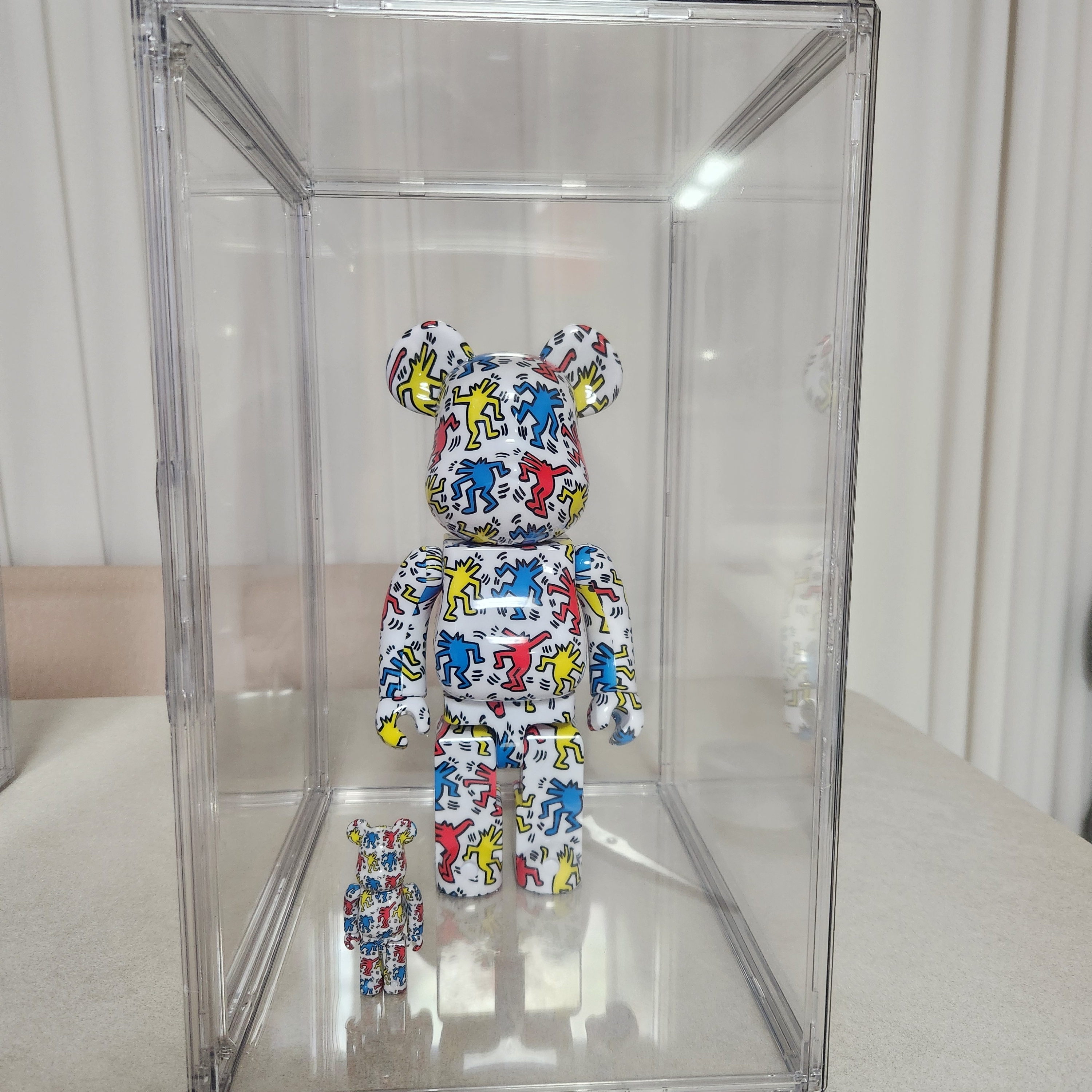 Bearbrick Piet Mondrian 100％ & 400％ Set, Bearbrick Keith Haring #9 100% & 400% Set 착용 스타일 - 2
