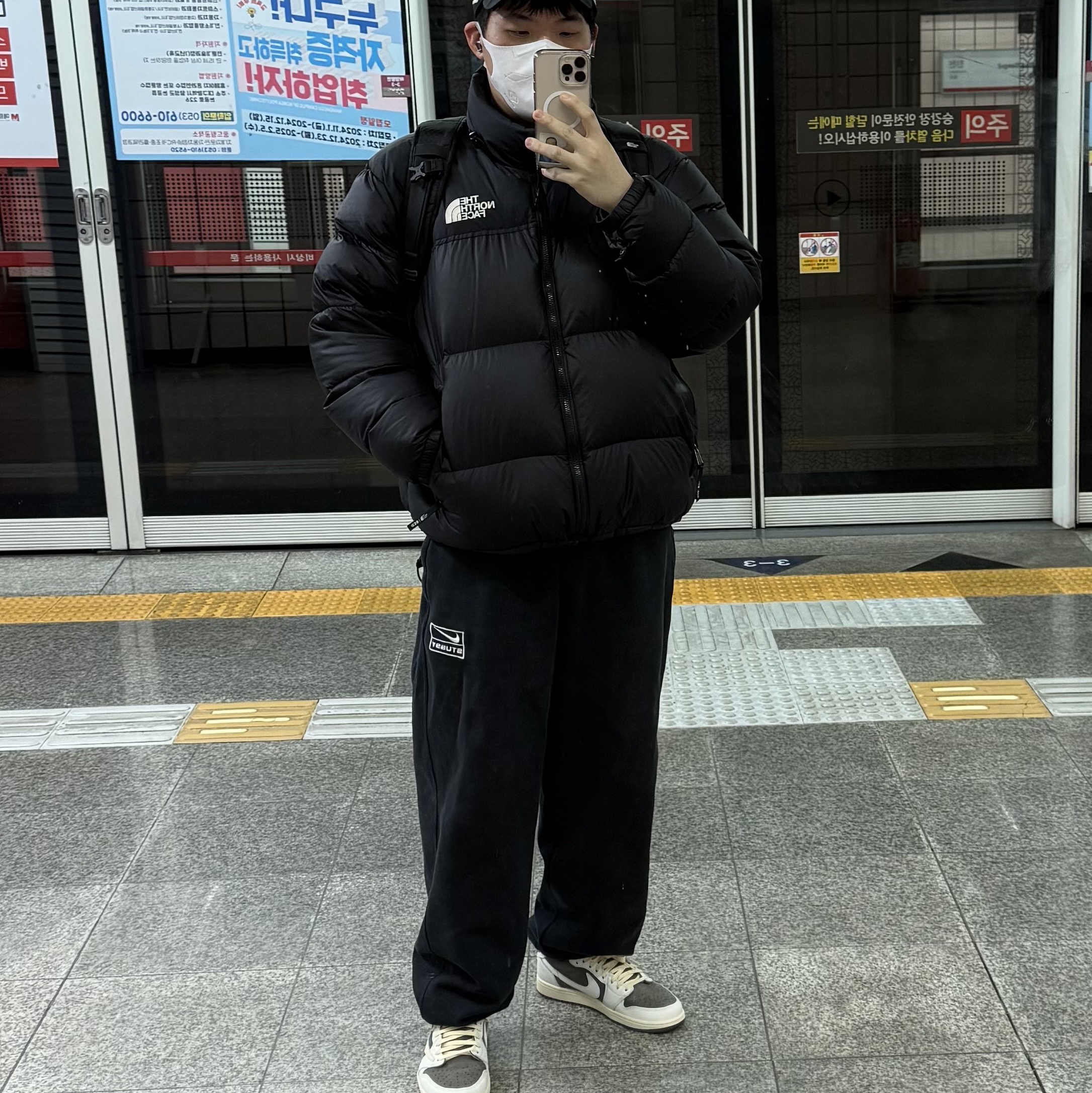 Jordan 1 x Travis Scott Retro Low OG SP Sail and Ridgerock, Nike x Drake Nocta Club Cap Black 착용 스타일