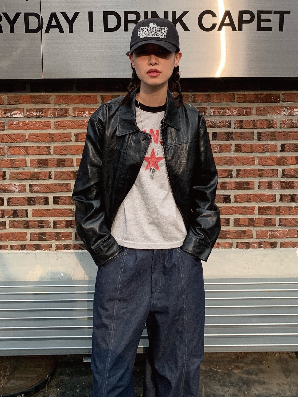 [KREAM 단독] 이알에스코 오리지널 로고 캡 리얼트리, 이알에스코 오리지널 로고 캡 블랙 착용 스타일 - 1