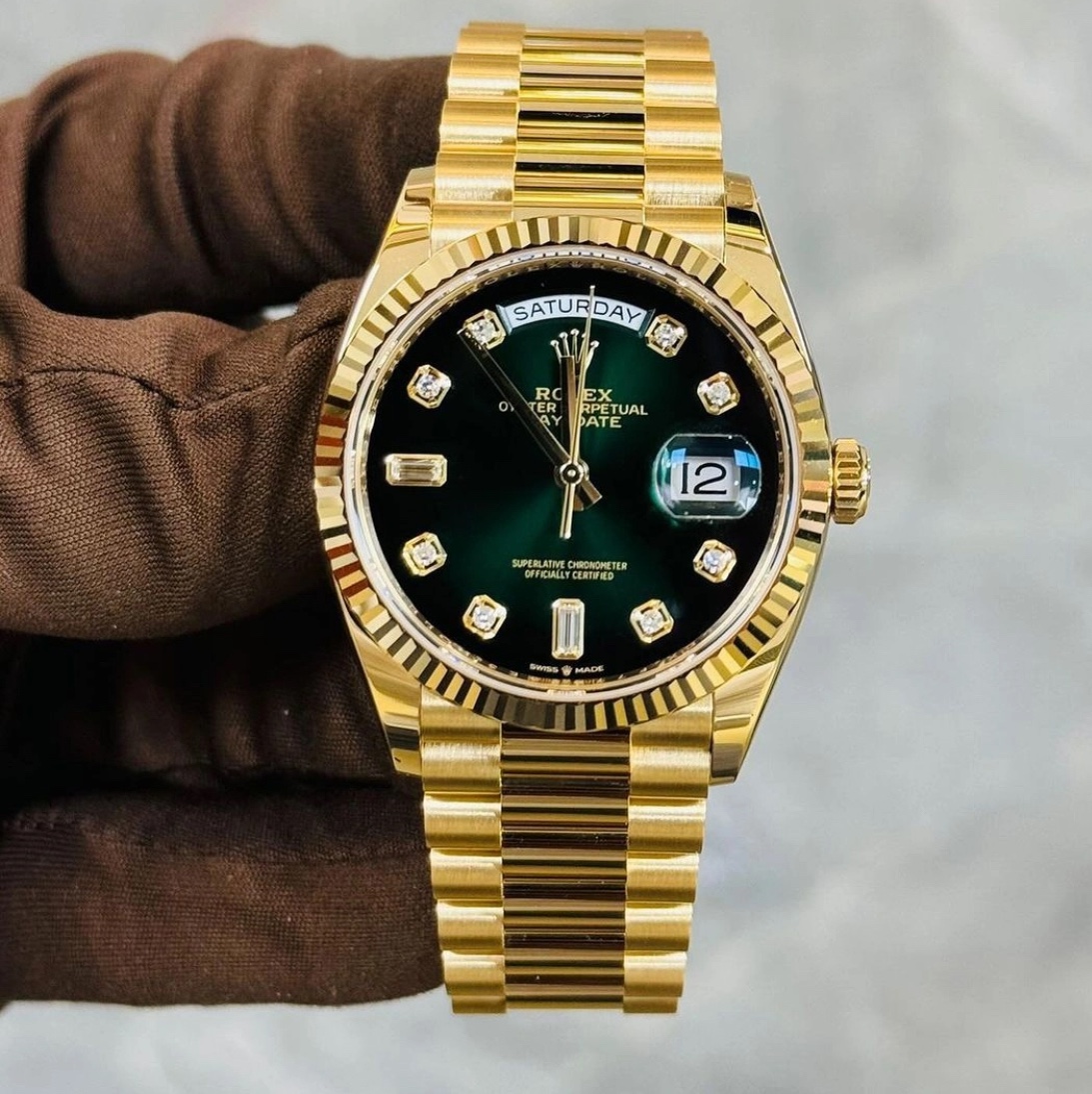 Rolex Day-Date 36mm 128238 Green Ombre Diamond-Set President 착용 스타일 - 1