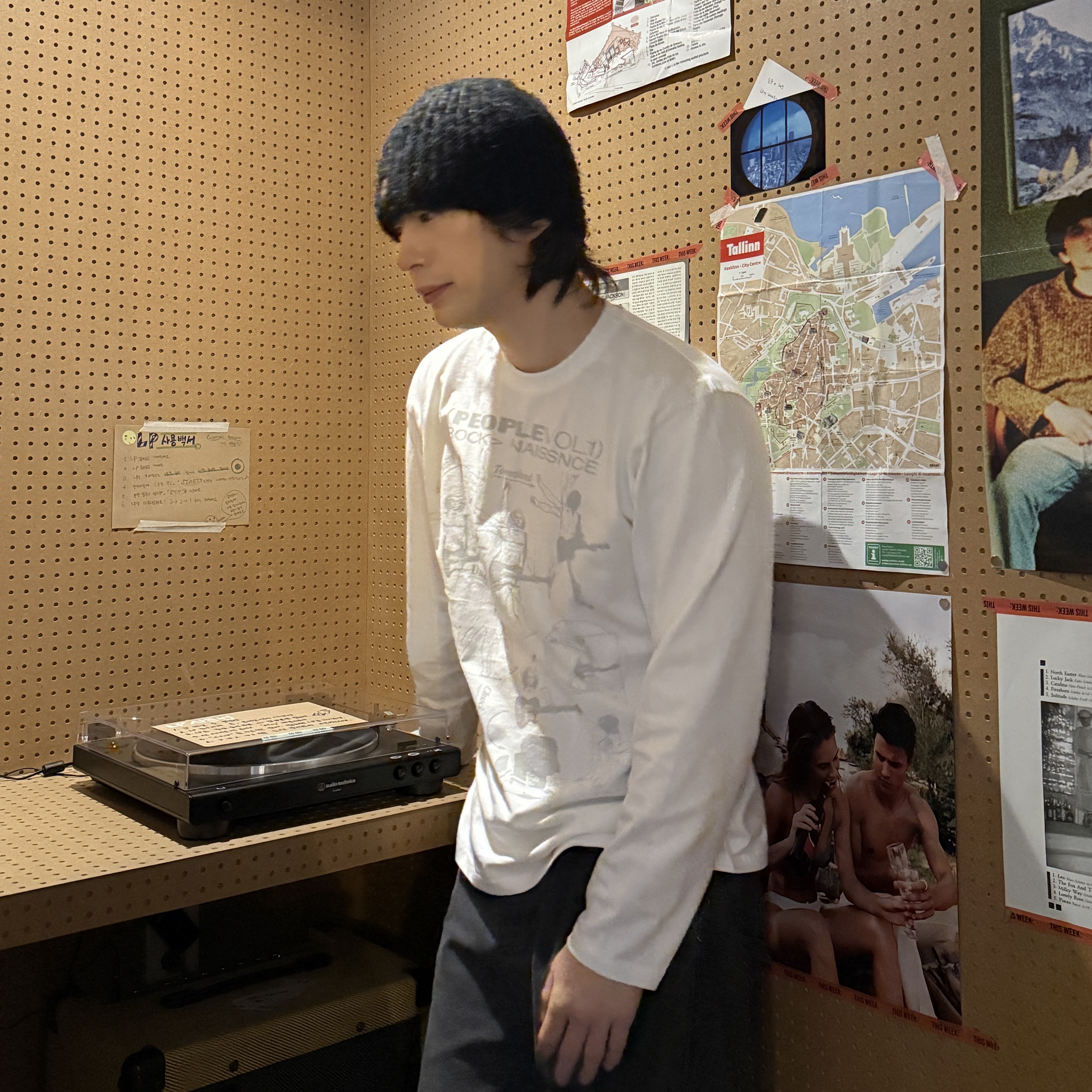 DEFYCLUBROBBERS Rock Naissnce LS T-Shirt White Gray 착용 스타일