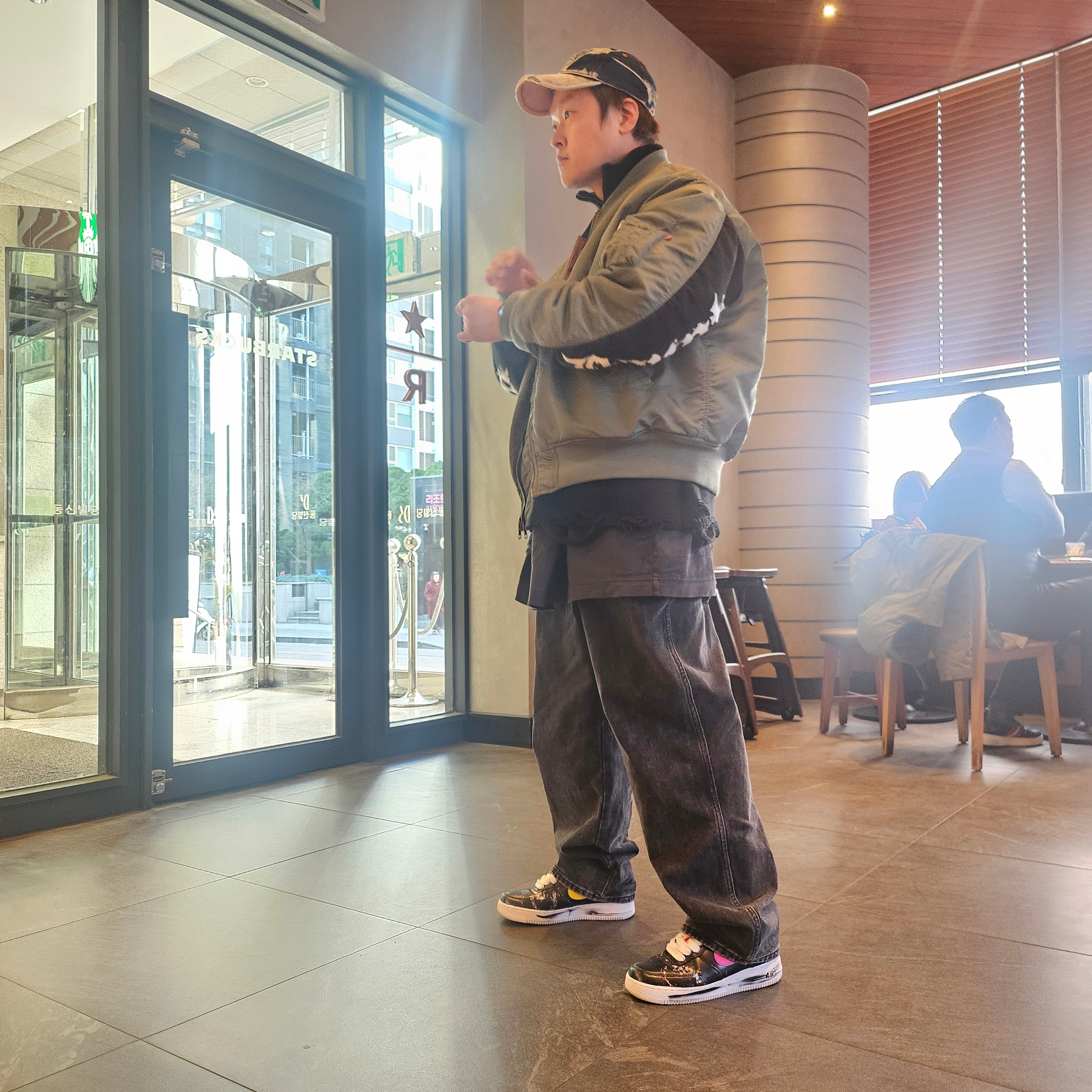 Supreme x Bounty Hunter MA-1 Jacket Olive - 23FW, Yeezy Gap Engineered By Balenciaga Dove Long Sleeve T-Shirt Black 착용 스타일