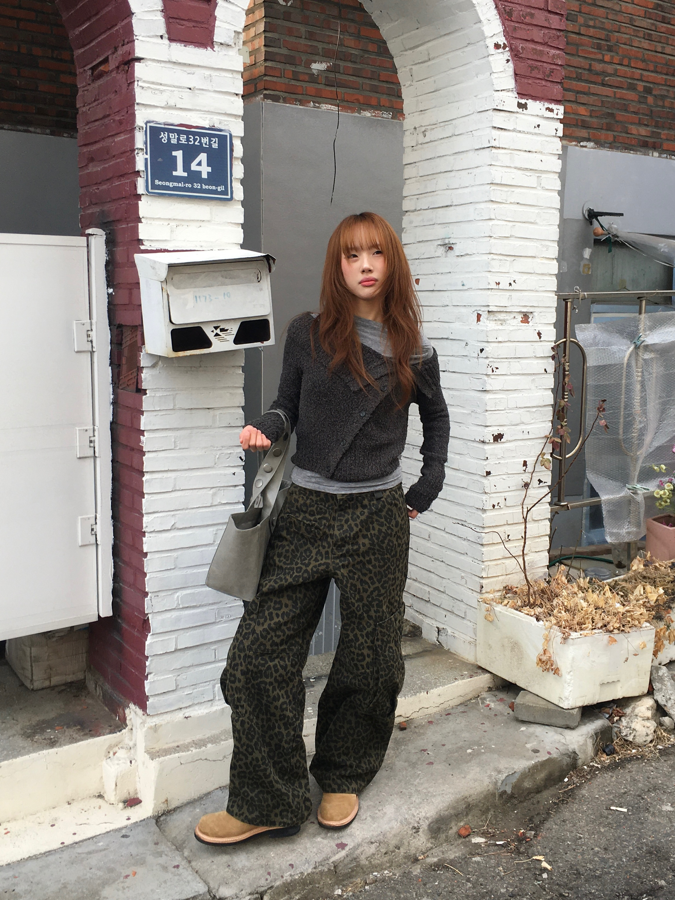 Karactor Lumping Cargo Pants Leopard Khaki 착용 스타일 - 1