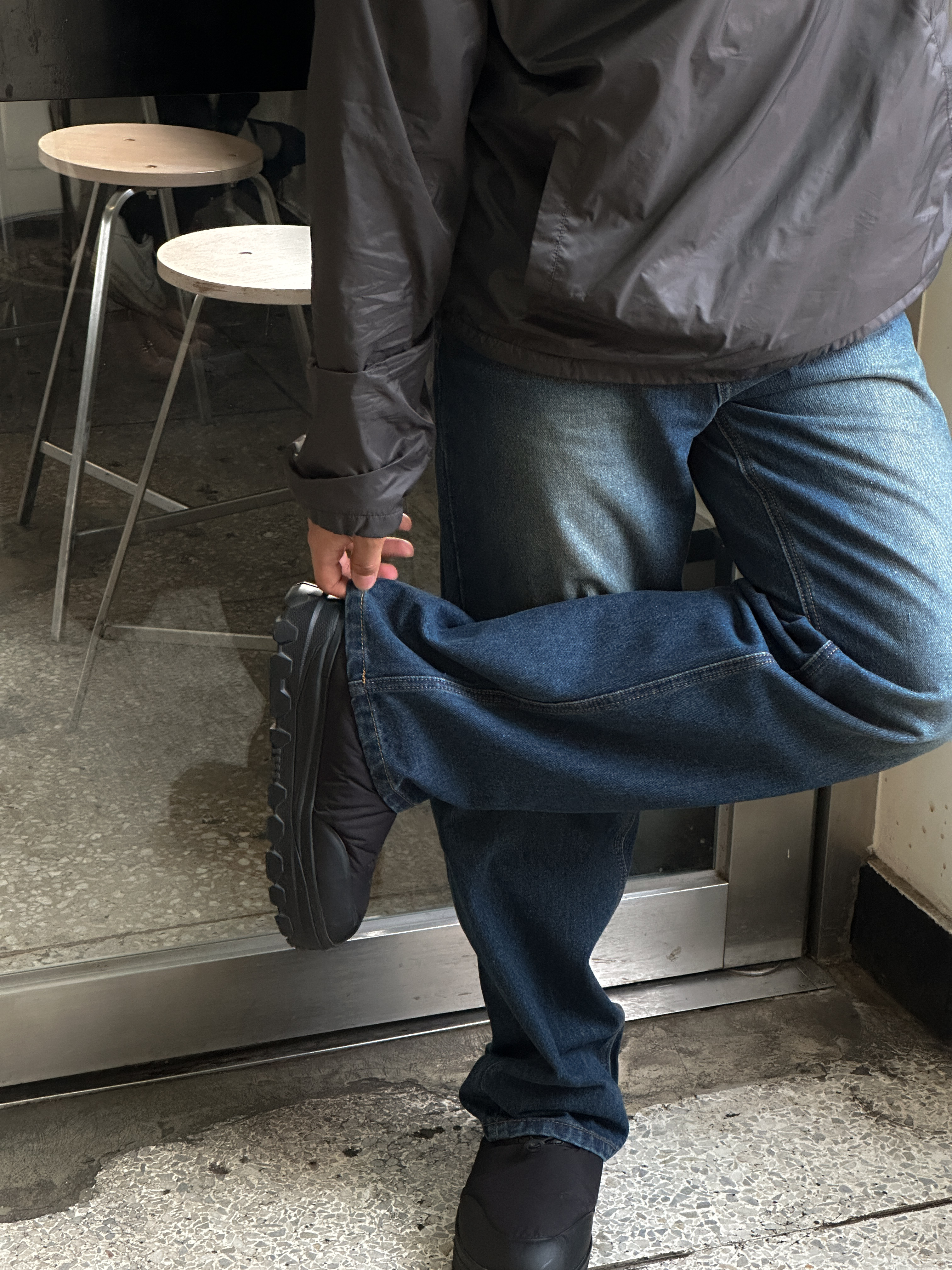 Amomento Glossy Nylon Half Zip Up Jumper Charcoal - 24FW, Amomento Vibram Mary Jane Black - 24FW 착용 스타일 - 10