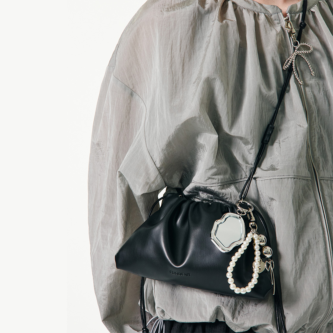 커렌트 스트랩 투웨이 미니 파우치 백 블랙(Current Strap Two Way Mini Pouch Bag Black) - 3