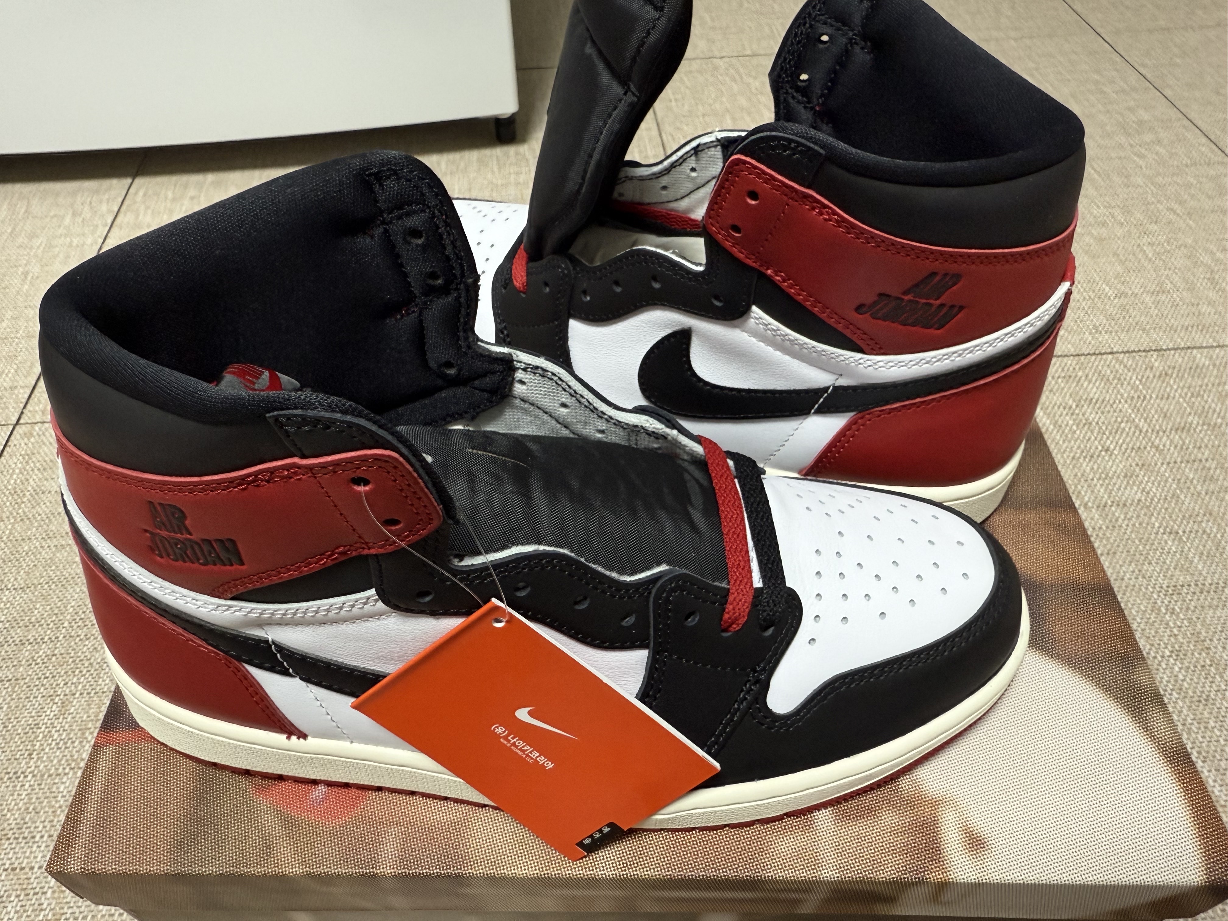 Jordan 1 Retro High OG Black Toe 착용 스타일