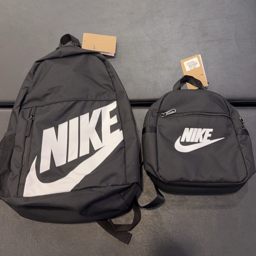 (Kids) Nike Elemental Bacpack 20L Black Orange 착용 스타일