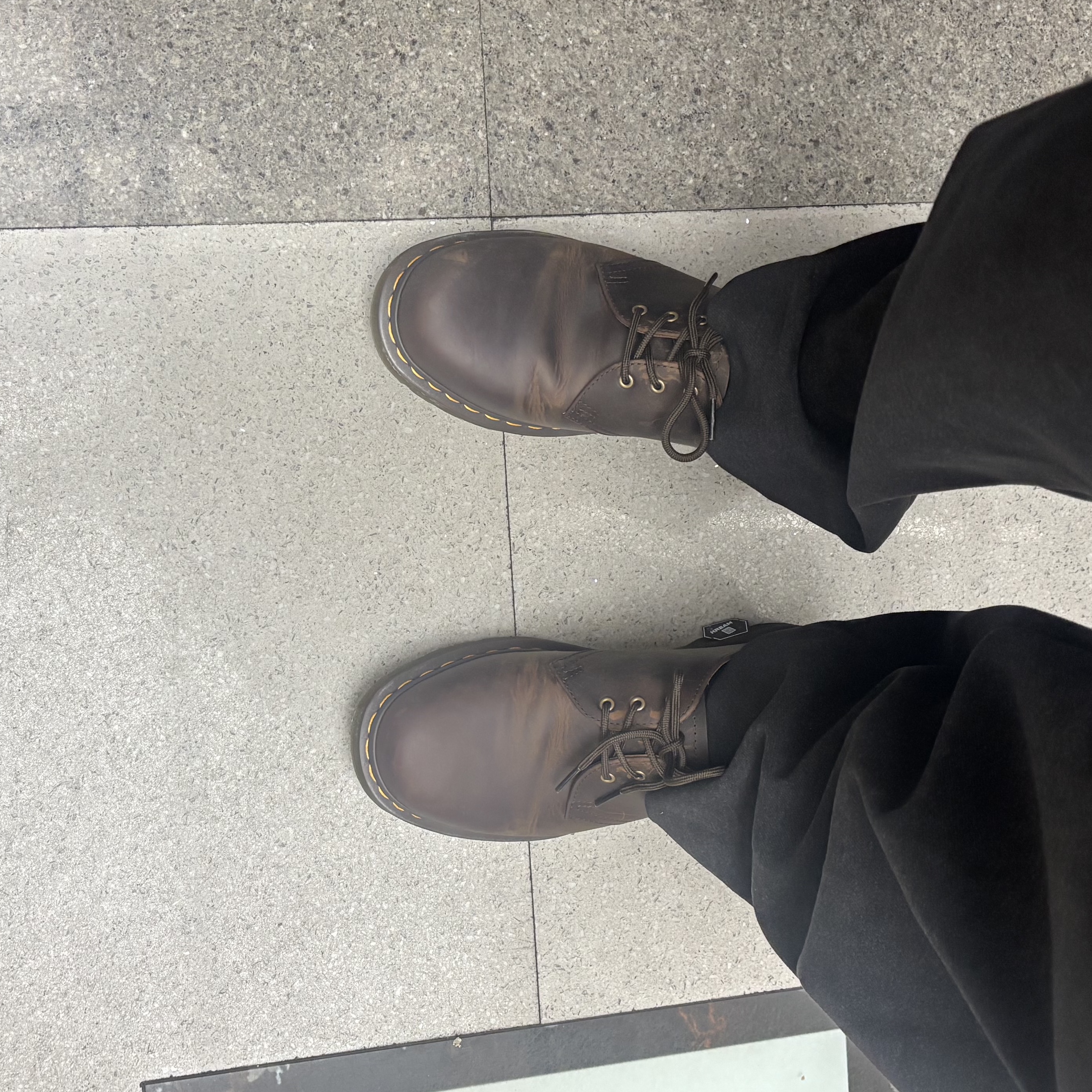 Dr. Martens 1461 Crazy Horse Dark Brown 착용 스타일