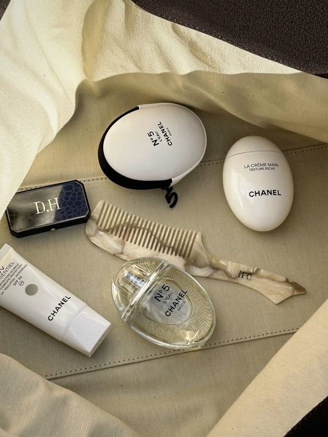 르라보 리스 41 오 드 퍼퓸 50ml, 딥티크 밸런타인 데이 에디션 로즈 앤 베이 듀오 세트 캔들 190g (국내 정식 발매 제품) 착용 스타일 - 3
