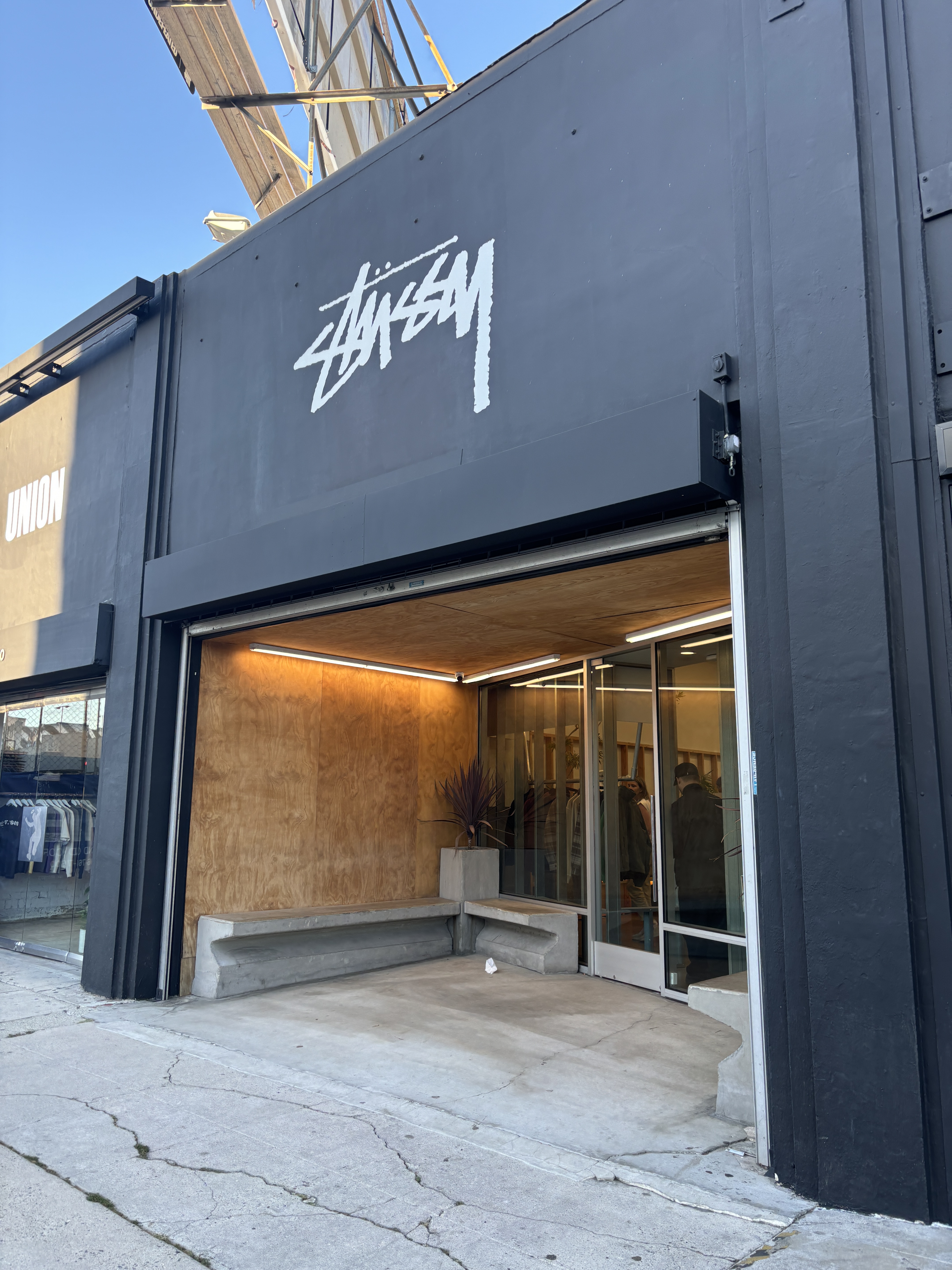Stussy x Our Legacy Frame Pigment Dyed T-Shirt Natural, Adidas Yeezy Slide Azure 착용 스타일 - 1