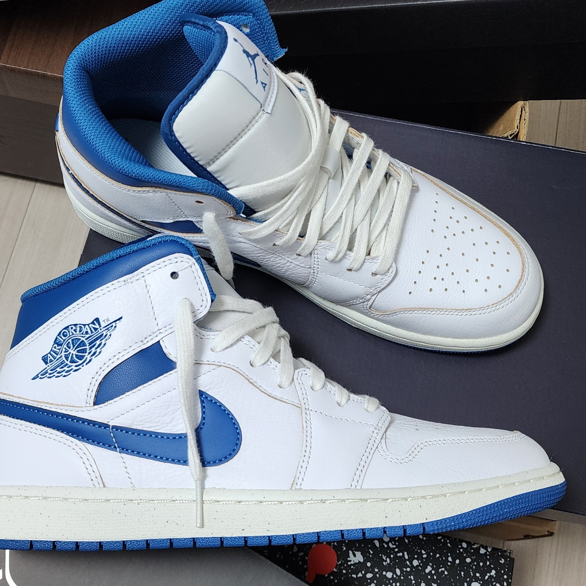 Jordan 1 Mid SE Industrial Blue White 착용 스타일