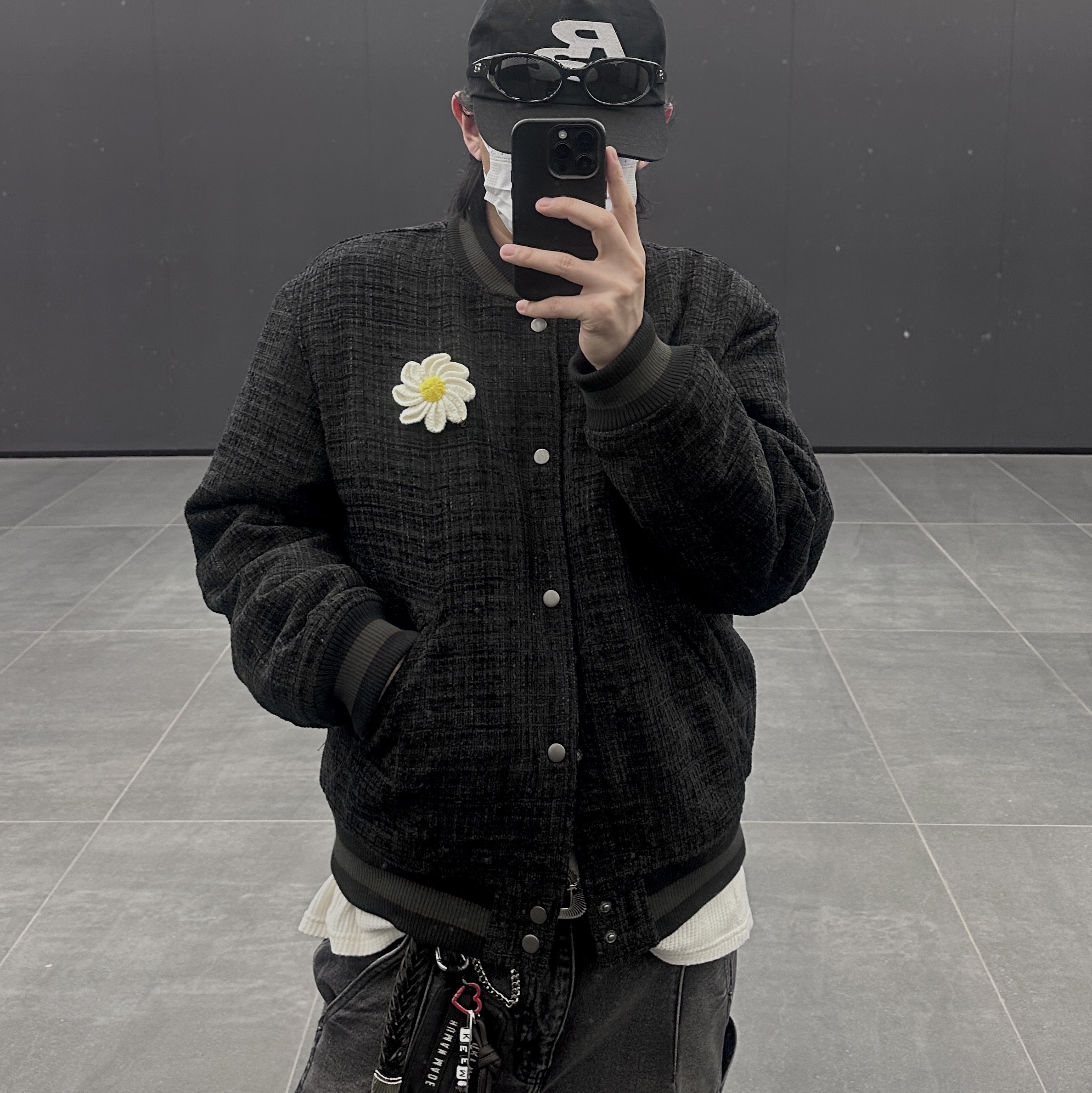 Peaceminusone Daisy Corsage #1 White 착용 스타일