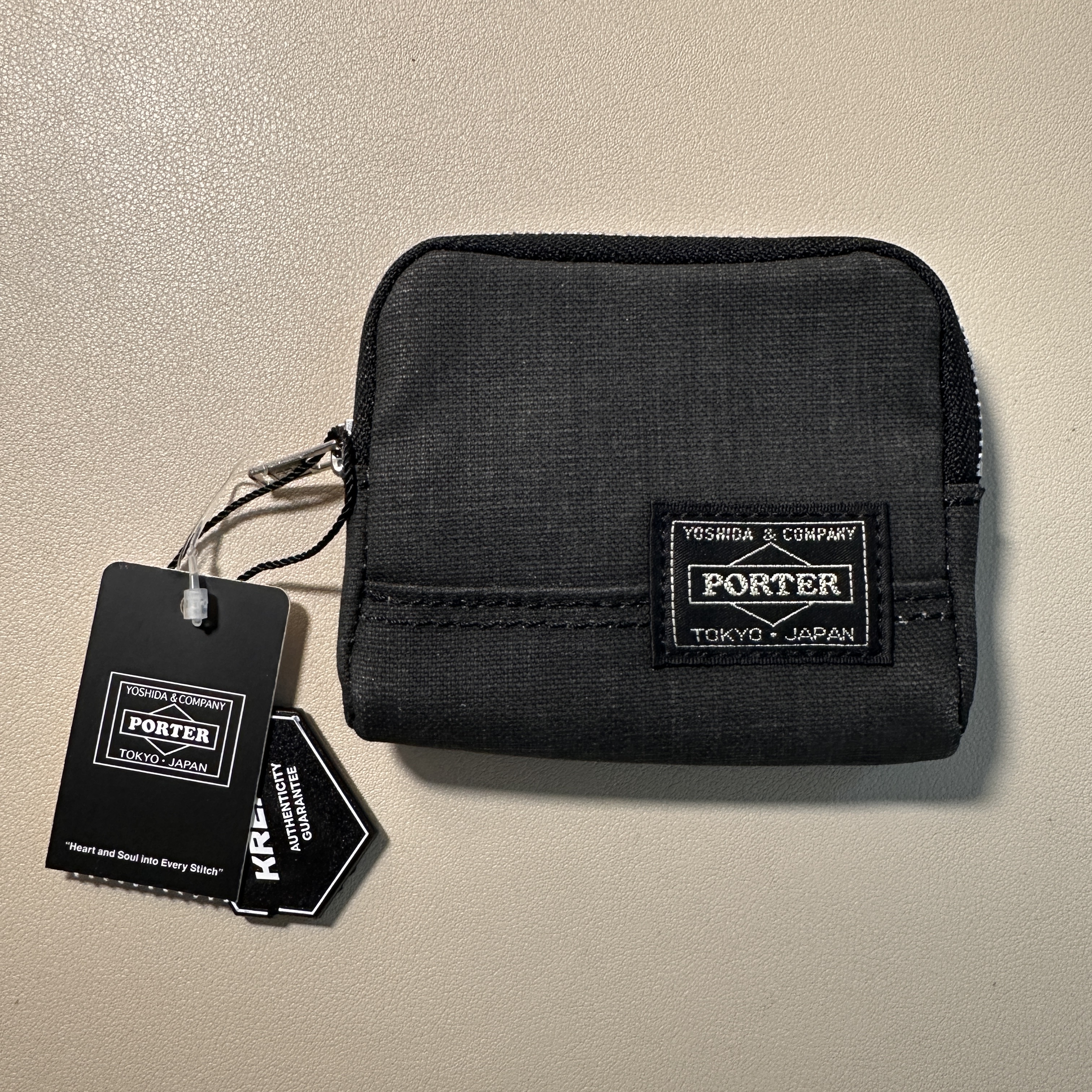 Porter Duck Coin Case Black 착용 스타일