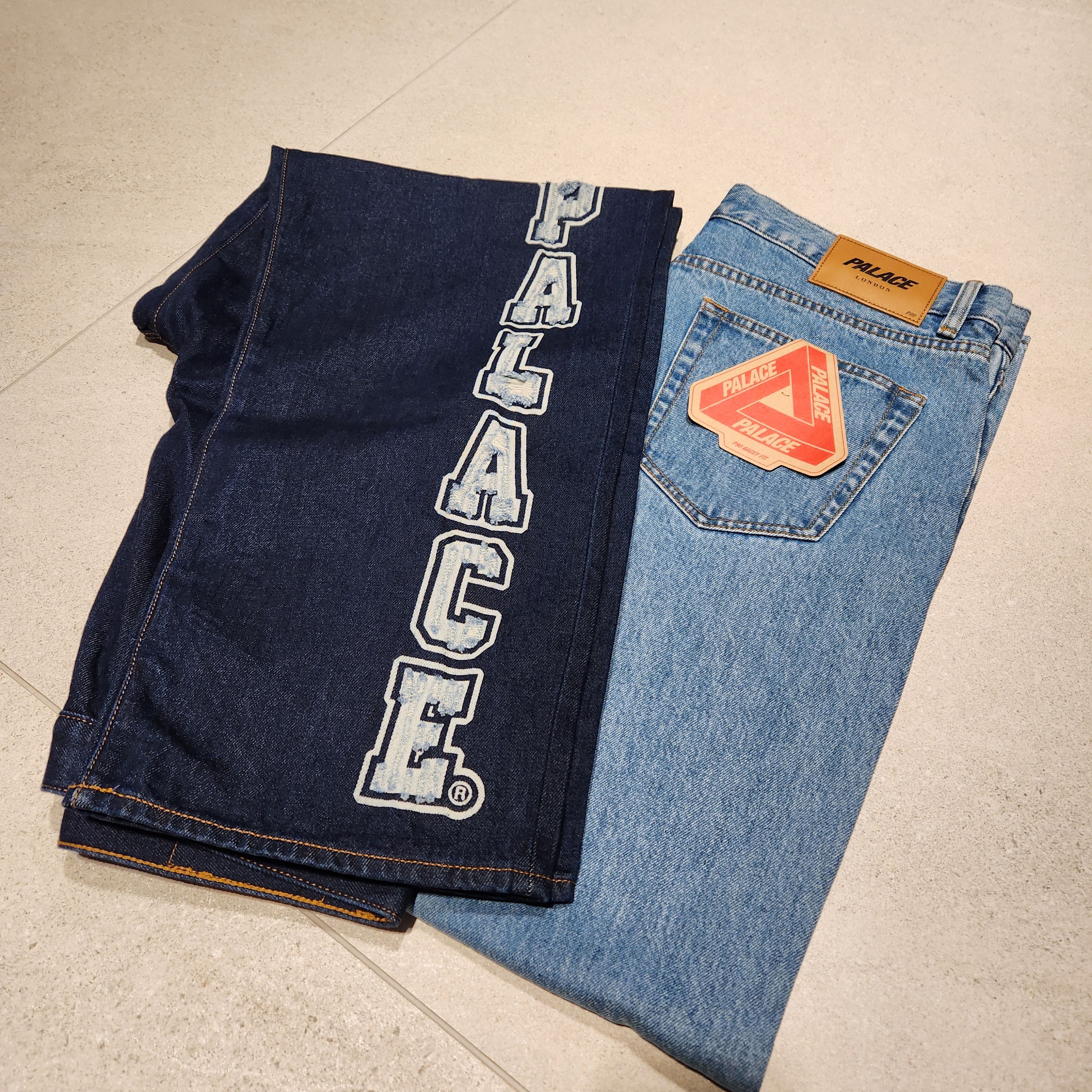 Palace P90 College Stress Baggy Jean Indigo Wash - 24FW, Palace P90 College Stress Baggy Jean Stone Wash - 24FW 착용 스타일 - 2