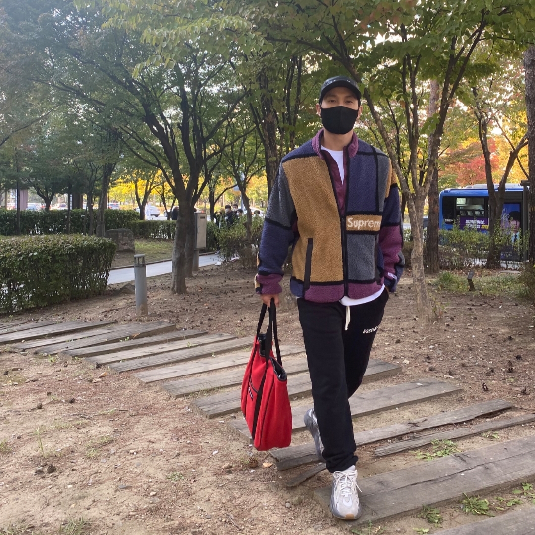 Supreme Reversible Colorblocked Fleece Jacket Purple - 20FW, Adidas Yeezy Boost 700 V2 Tephra 2023 착용 스타일