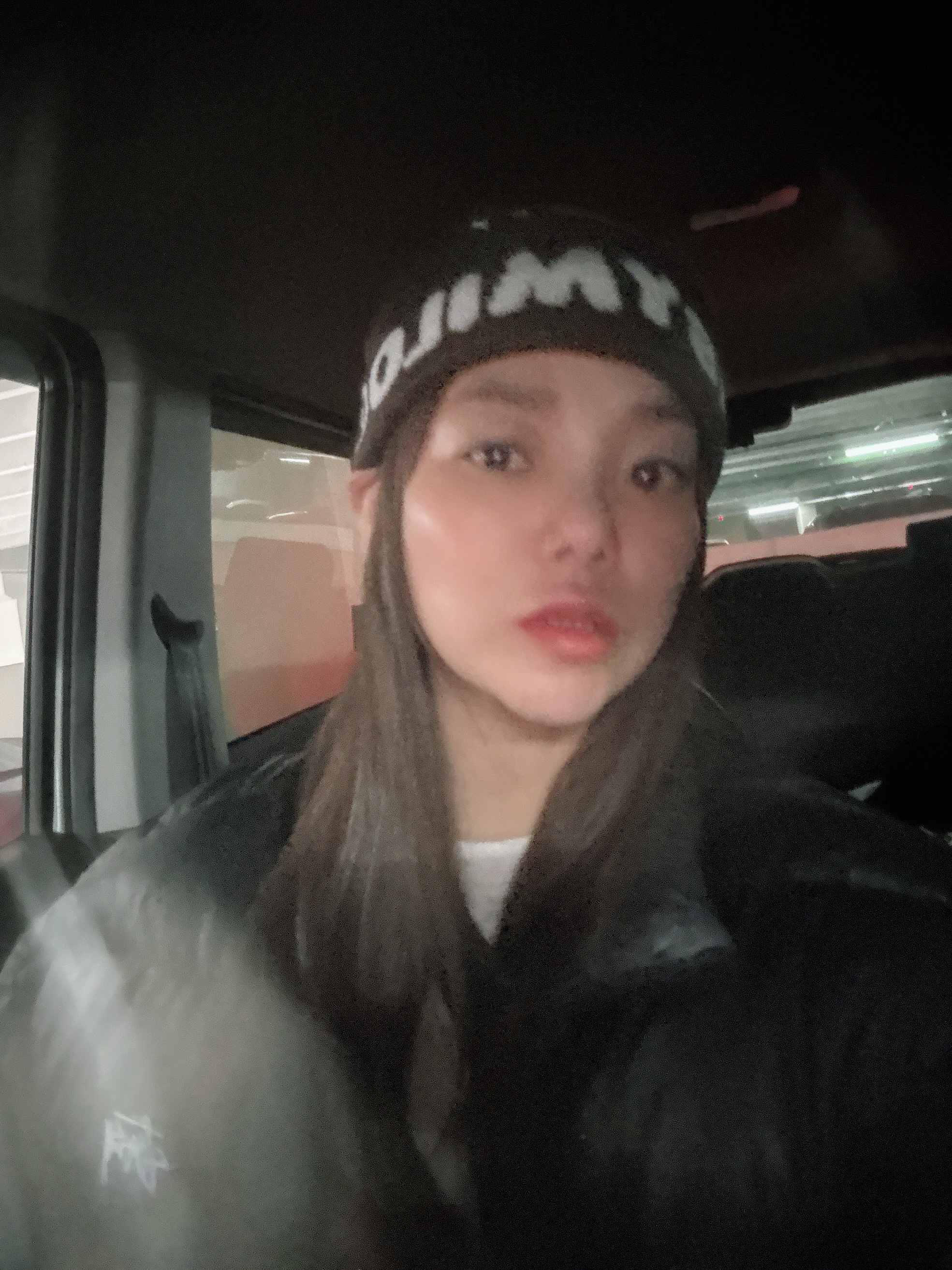 (W) BAPE Baby Milo Beanie Brown, Adidas Yeezy Knit RNR Fade Onyx 착용 스타일 - 1