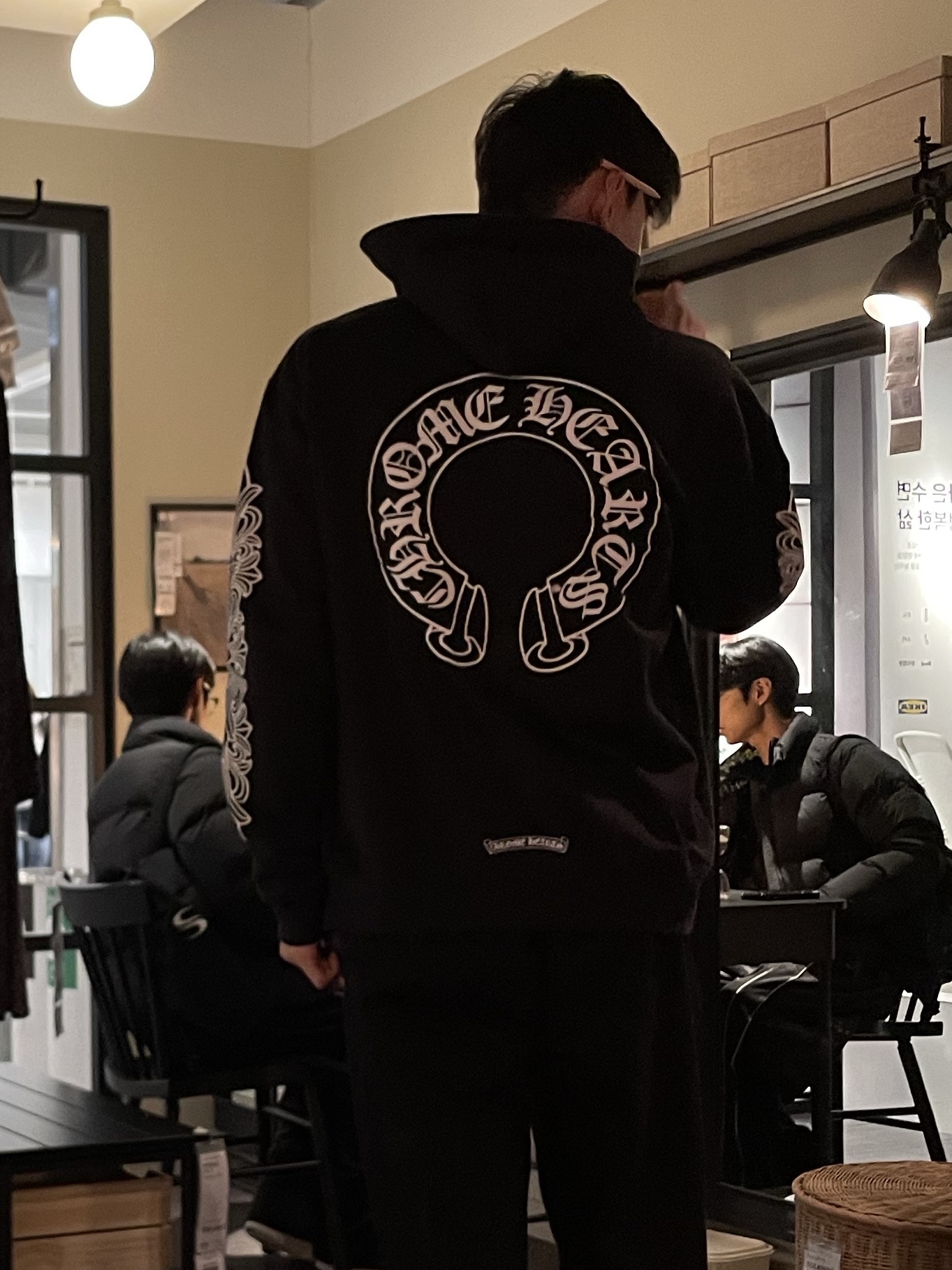 Chrome Hearts Horseshoe Floral Fleece Zip-Up Hoodie Black 착용 스타일 - 2