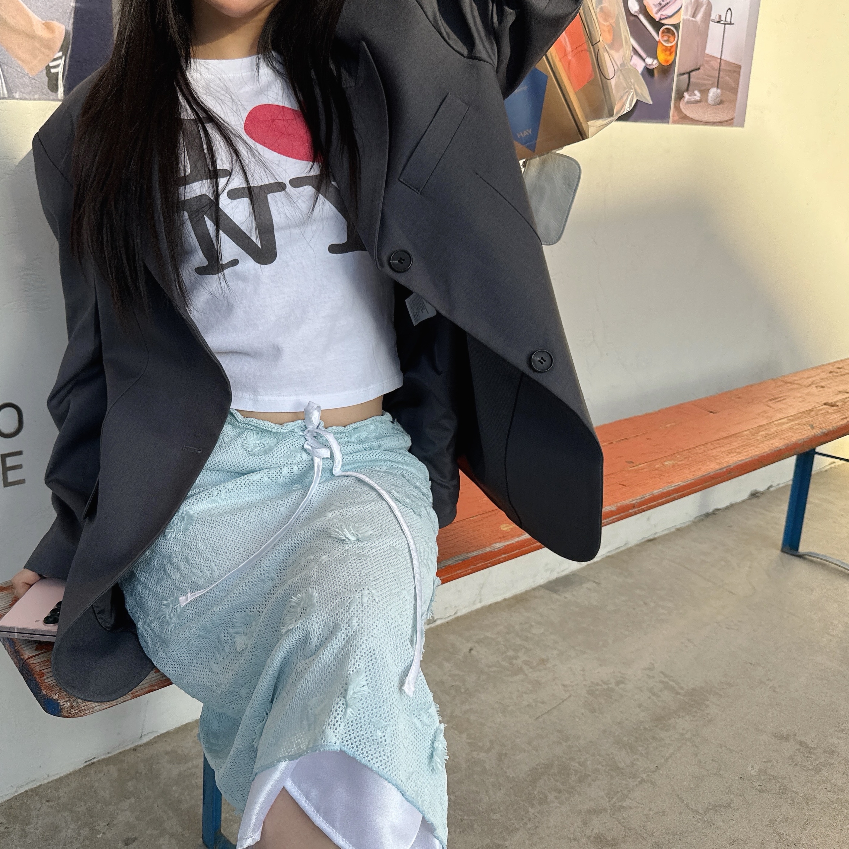 Balenciaga Arena Lambskin Le Cagole XS Shoulder Bag White, Nike x Martine Rose Shox MR4 Black 착용 스타일 - 1