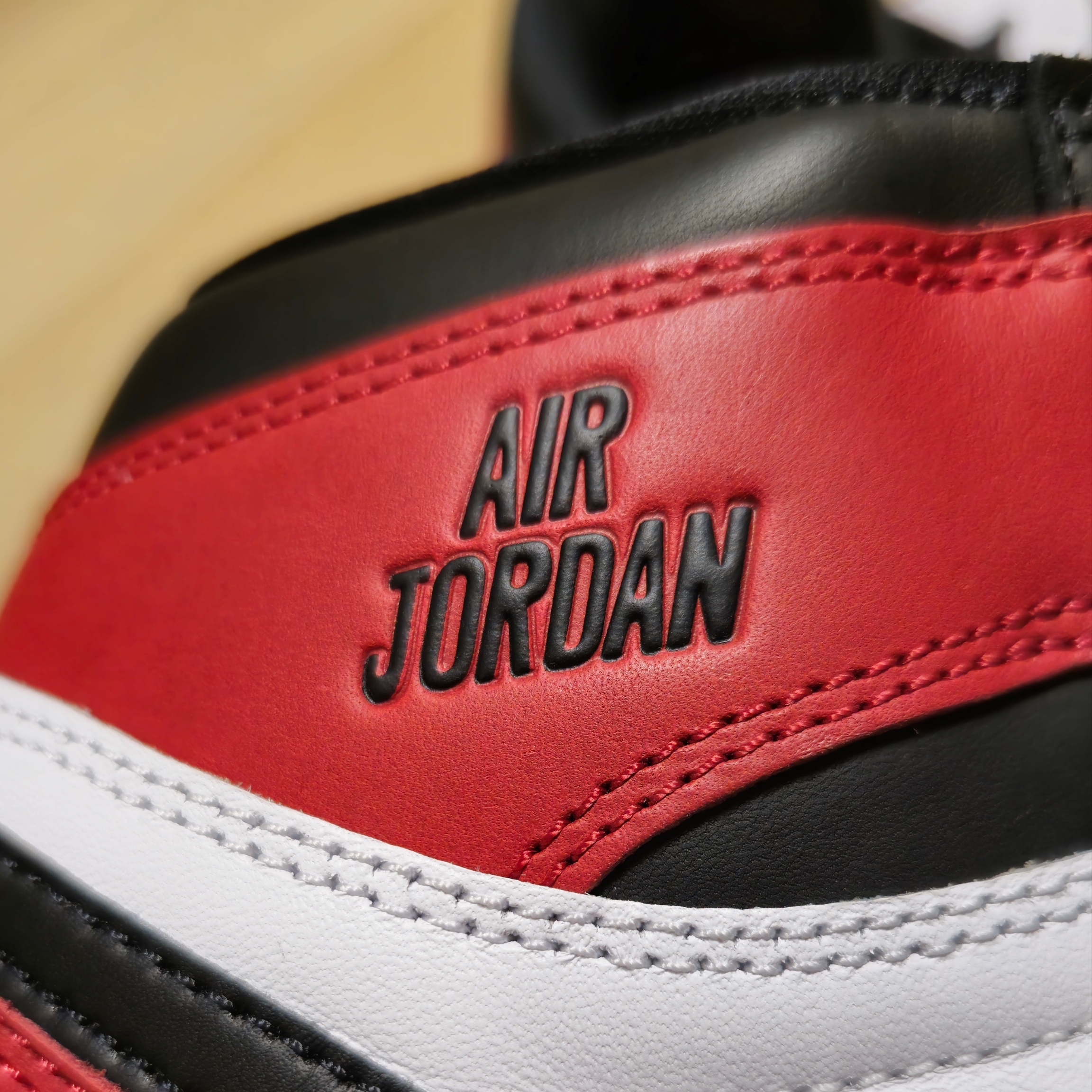 Jordan 1 Retro High OG Black Toe 착용 스타일 - 4
