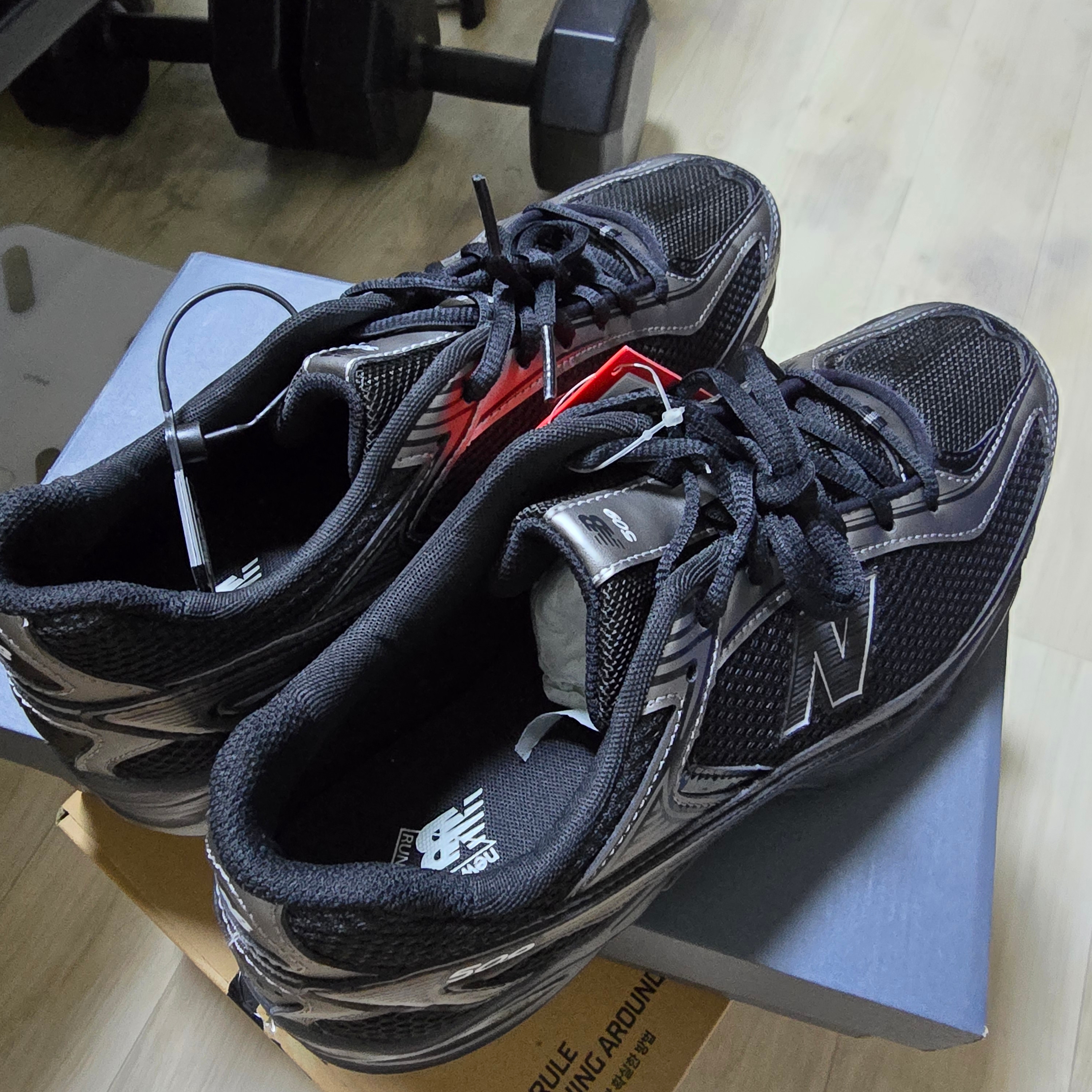 New Balance 509 Black 착용 스타일 - 1
