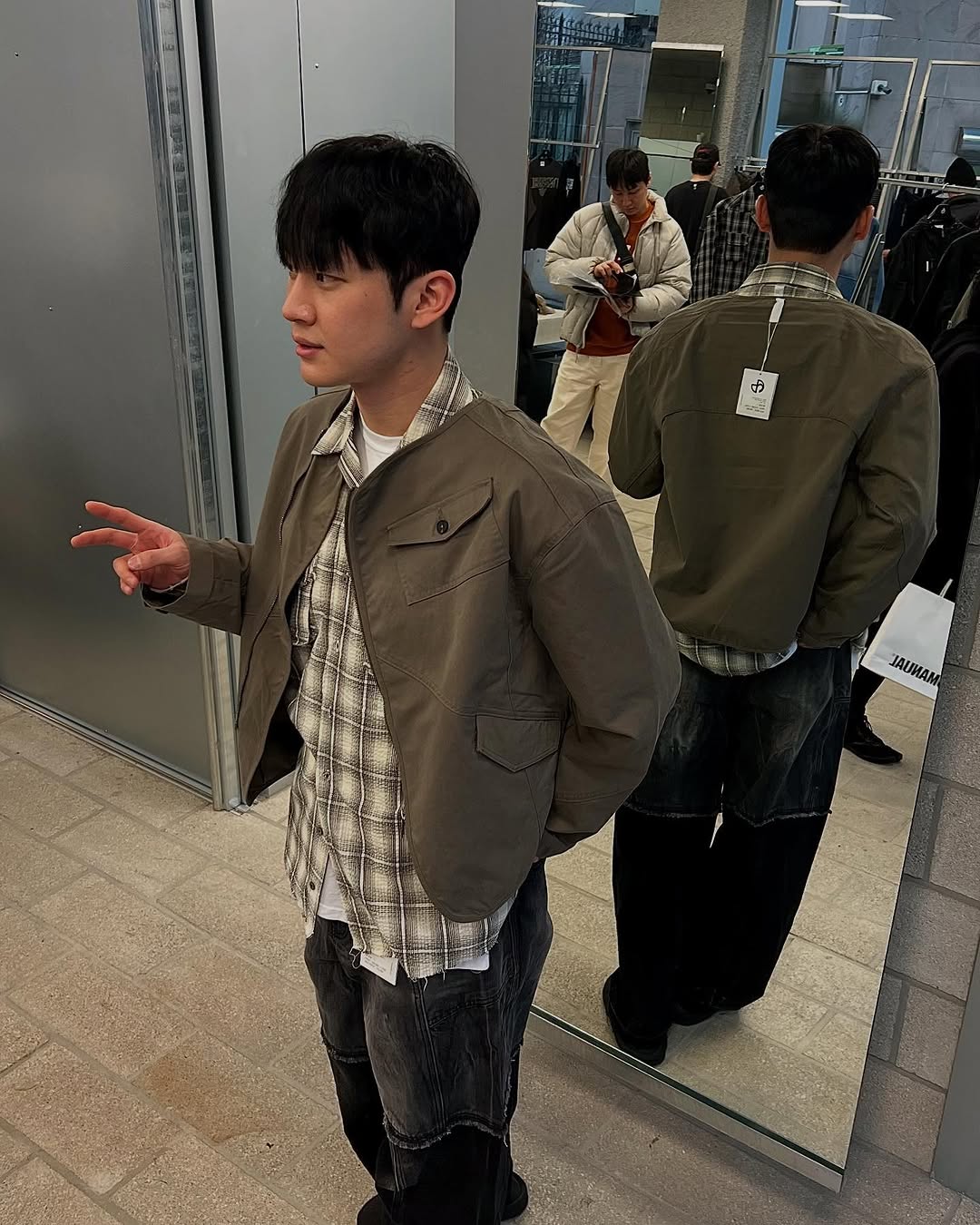 NOMANUAL O.D Check Shirt Black, NOMANUAL I.P Damaged Jacket Khaki Gray 착용 스타일