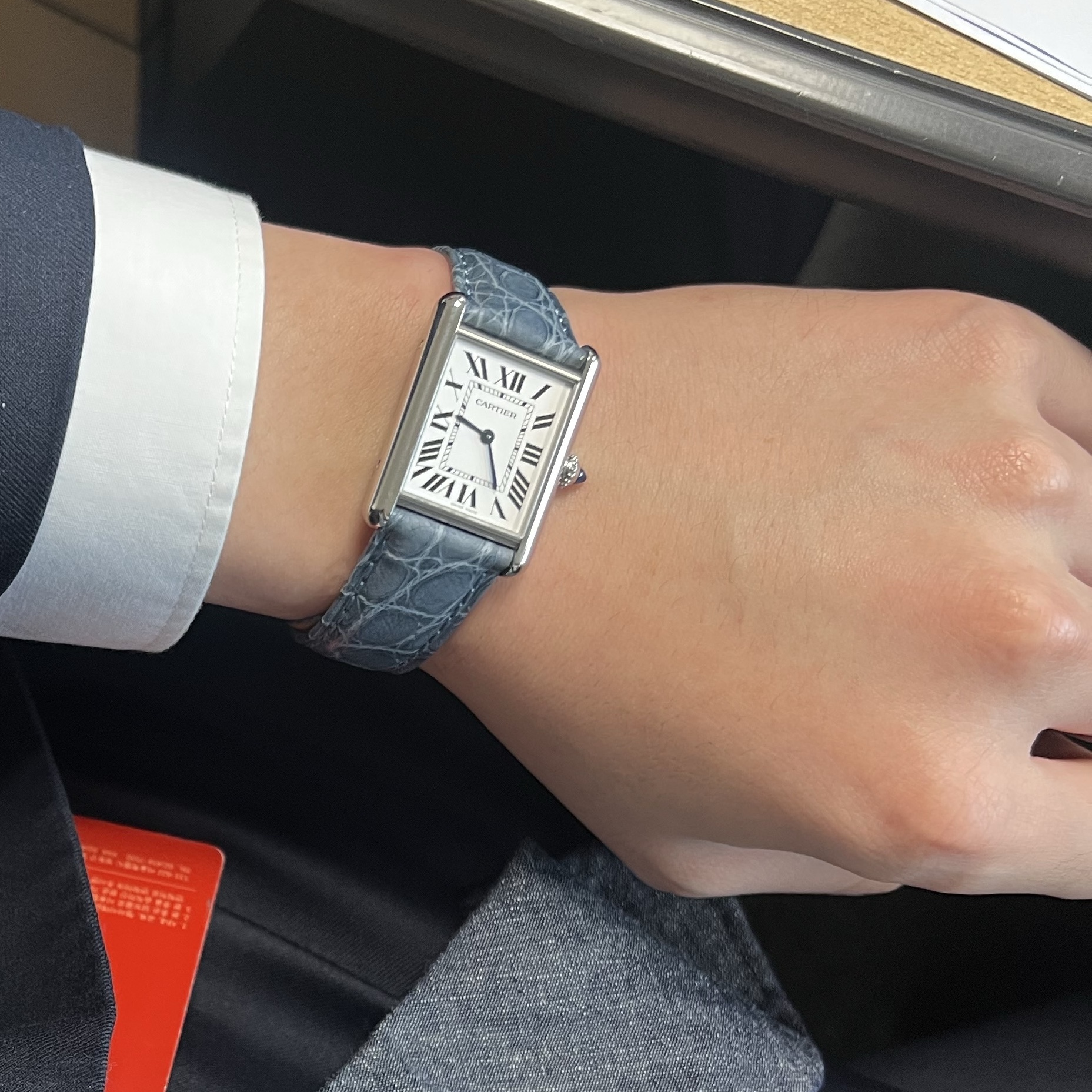 Cartier Tank Must Watch Large Quartz Steel Calfskin Black 착용 스타일