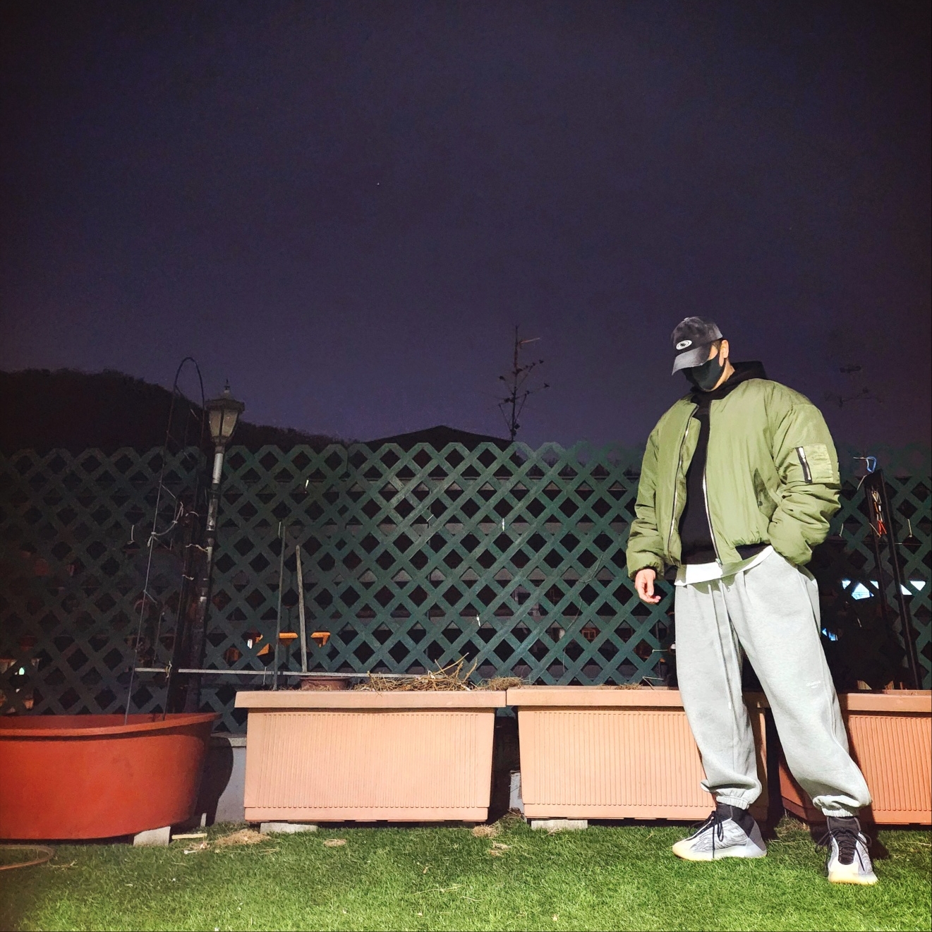 Essentials Hoodie Jet Black - 24SS, Undermycar Mu.03 Anti Fxxking Logo Play Oversized Sweat Jogger Melange Gray 착용 스타일 - 1