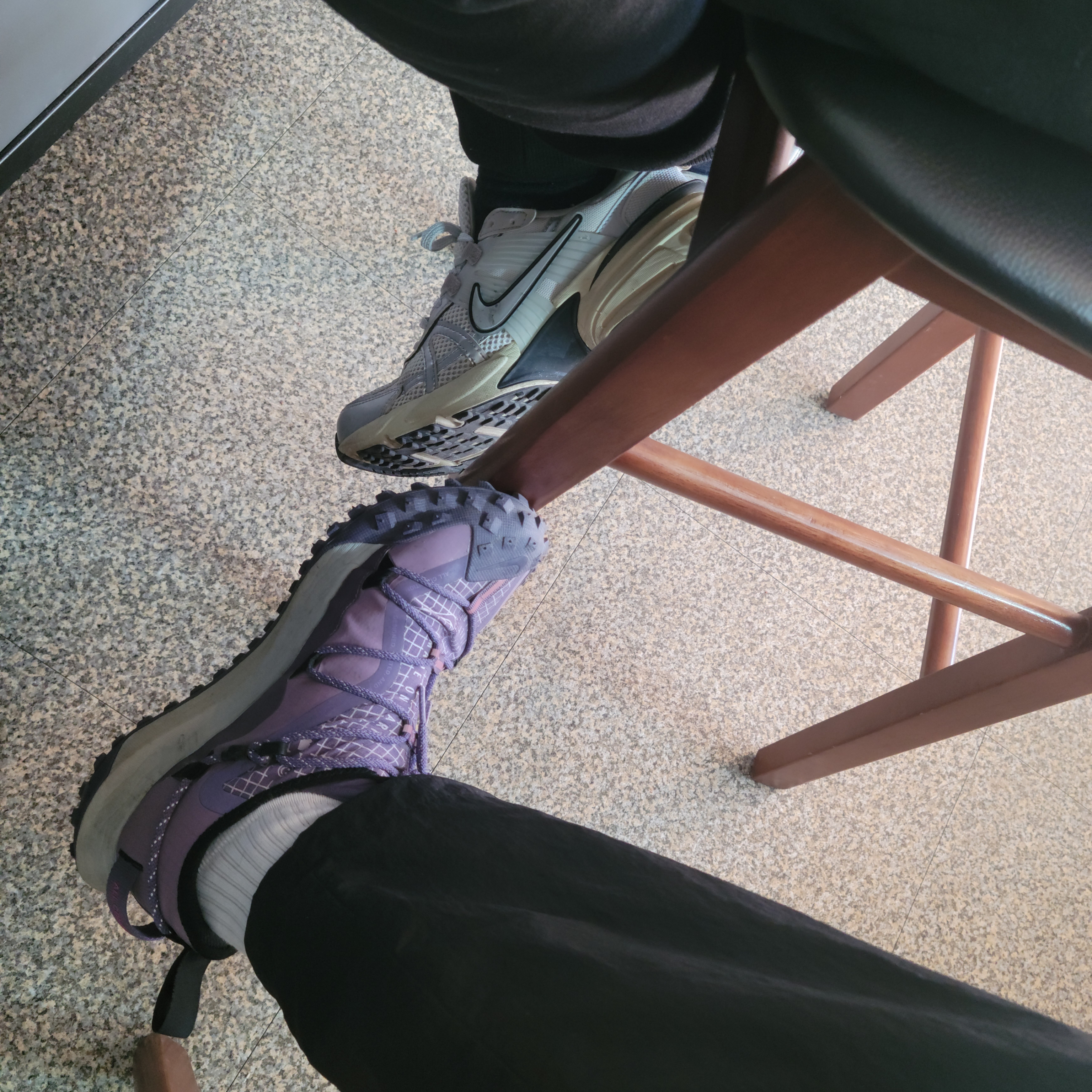 Nike V2K Run Metallic Silver White, Nike ACG Mountain Fly Low Canyon Purple 착용 스타일