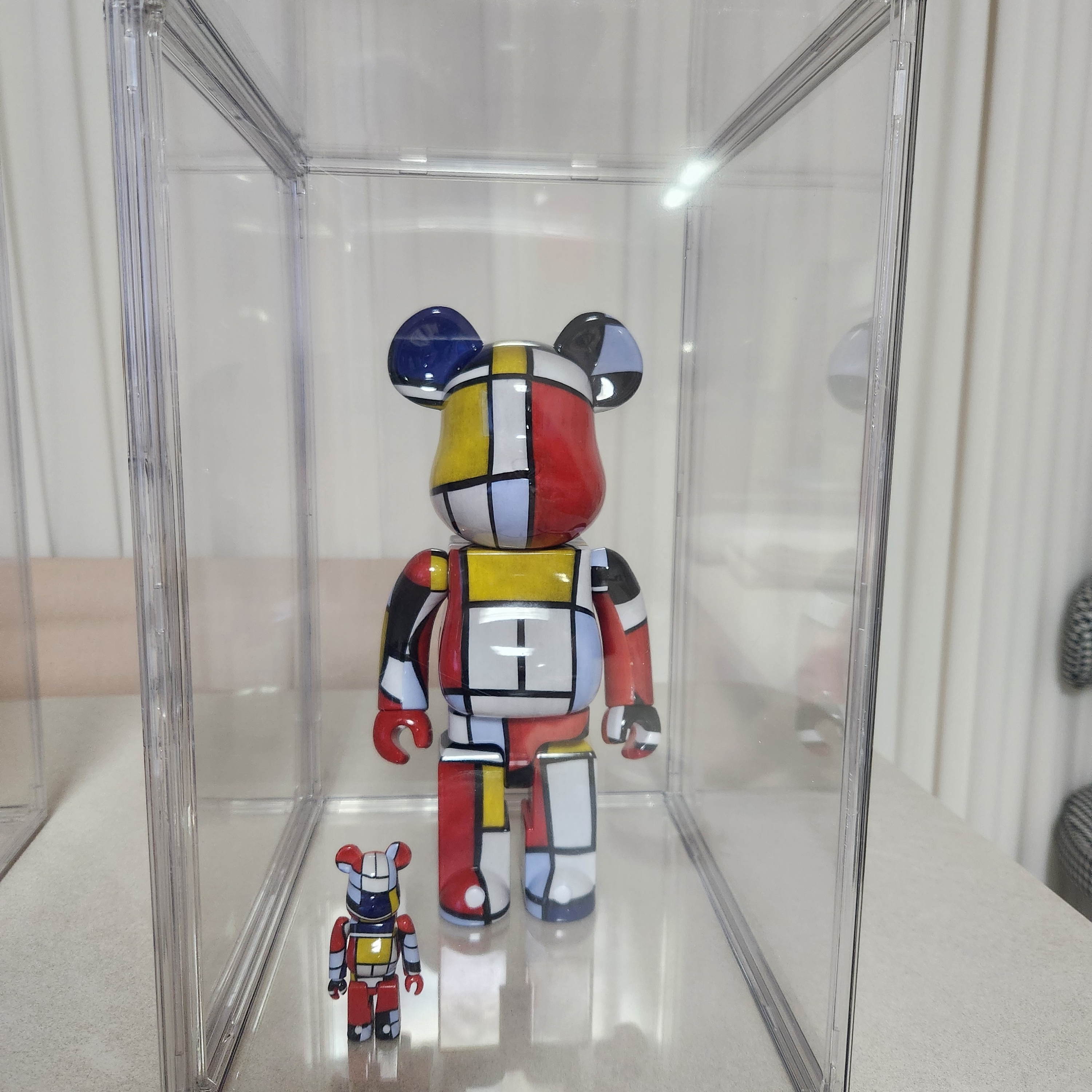 Bearbrick Piet Mondrian 100％ & 400％ Set, Bearbrick Keith Haring #9 100% & 400% Set 착용 스타일 - 4
