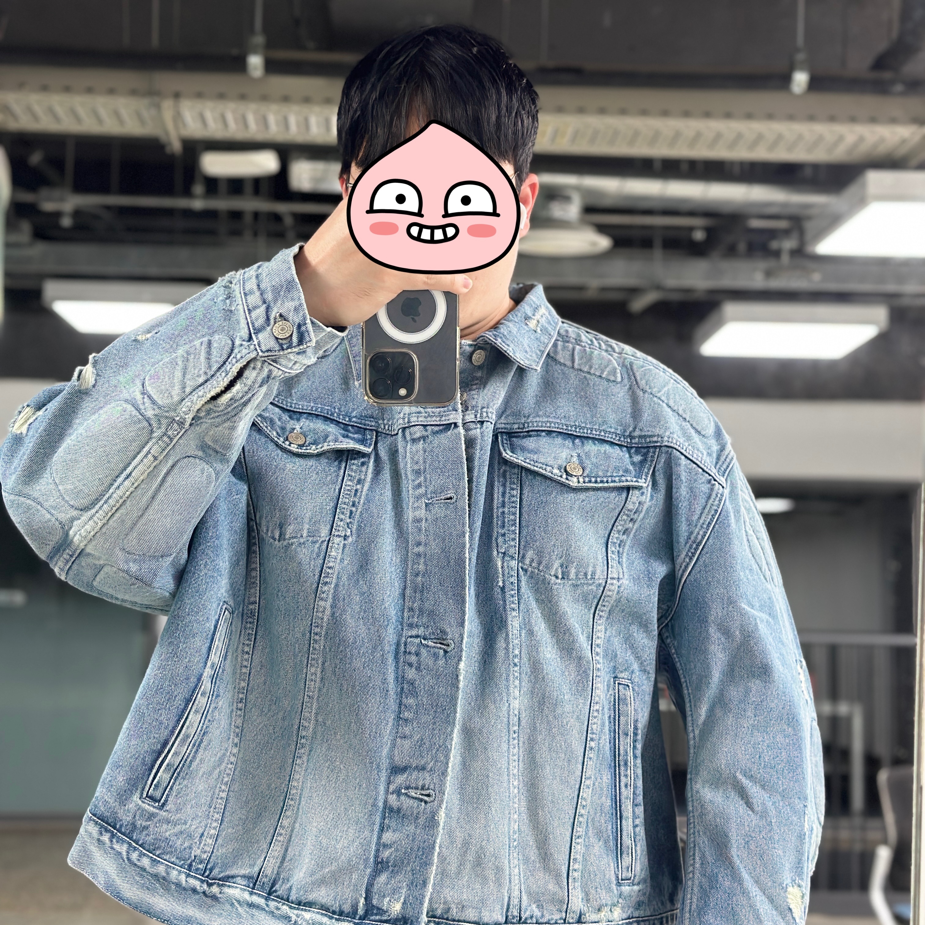 Yeezy Gap Engineered By Balenciaga Padded Denim Jacket Blue 착용 스타일