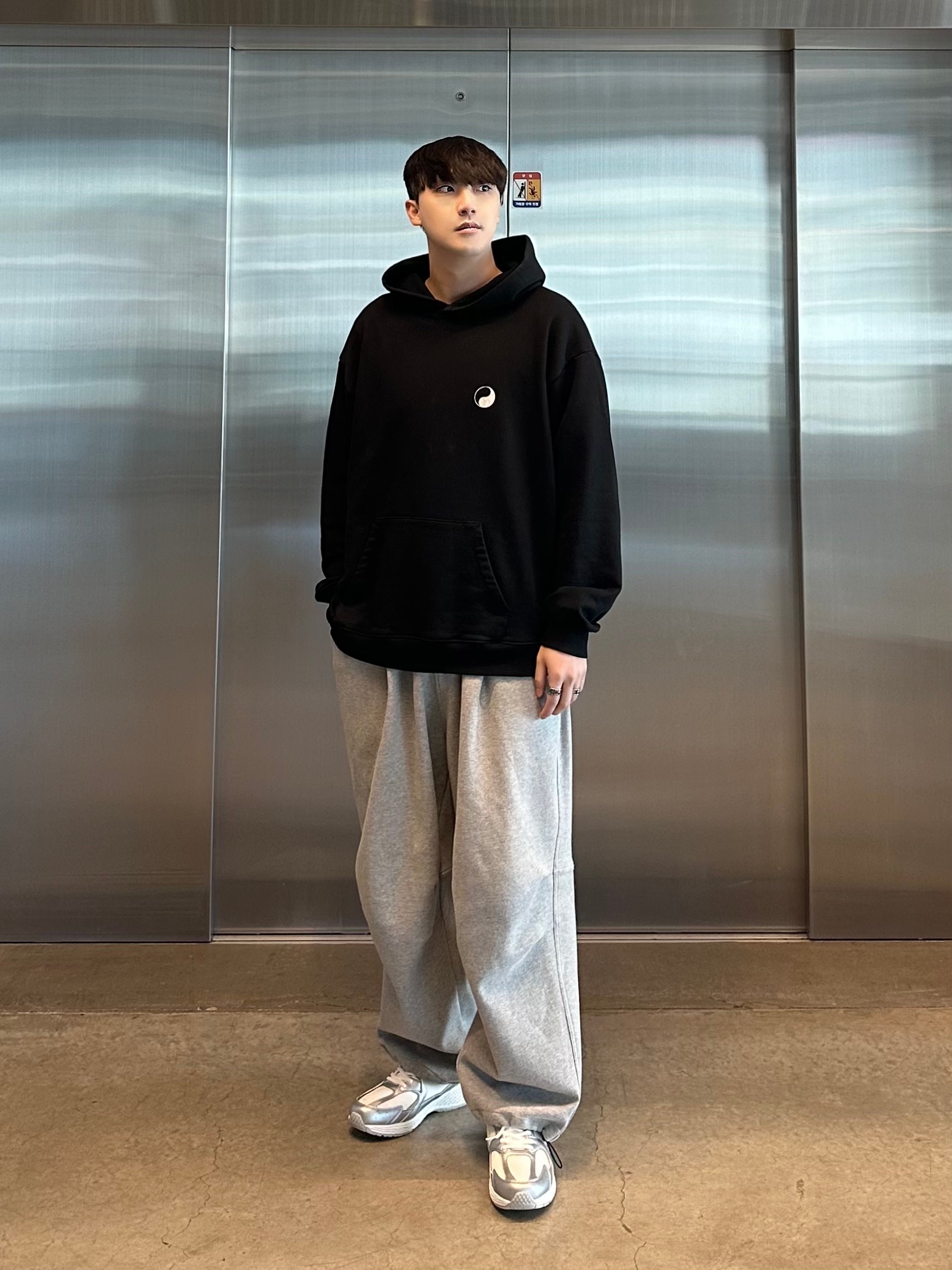 Stussy x Our Legacy Work Shop Drop Shadow Pigment Dyed Hoodie Black 착용 스타일 - 1