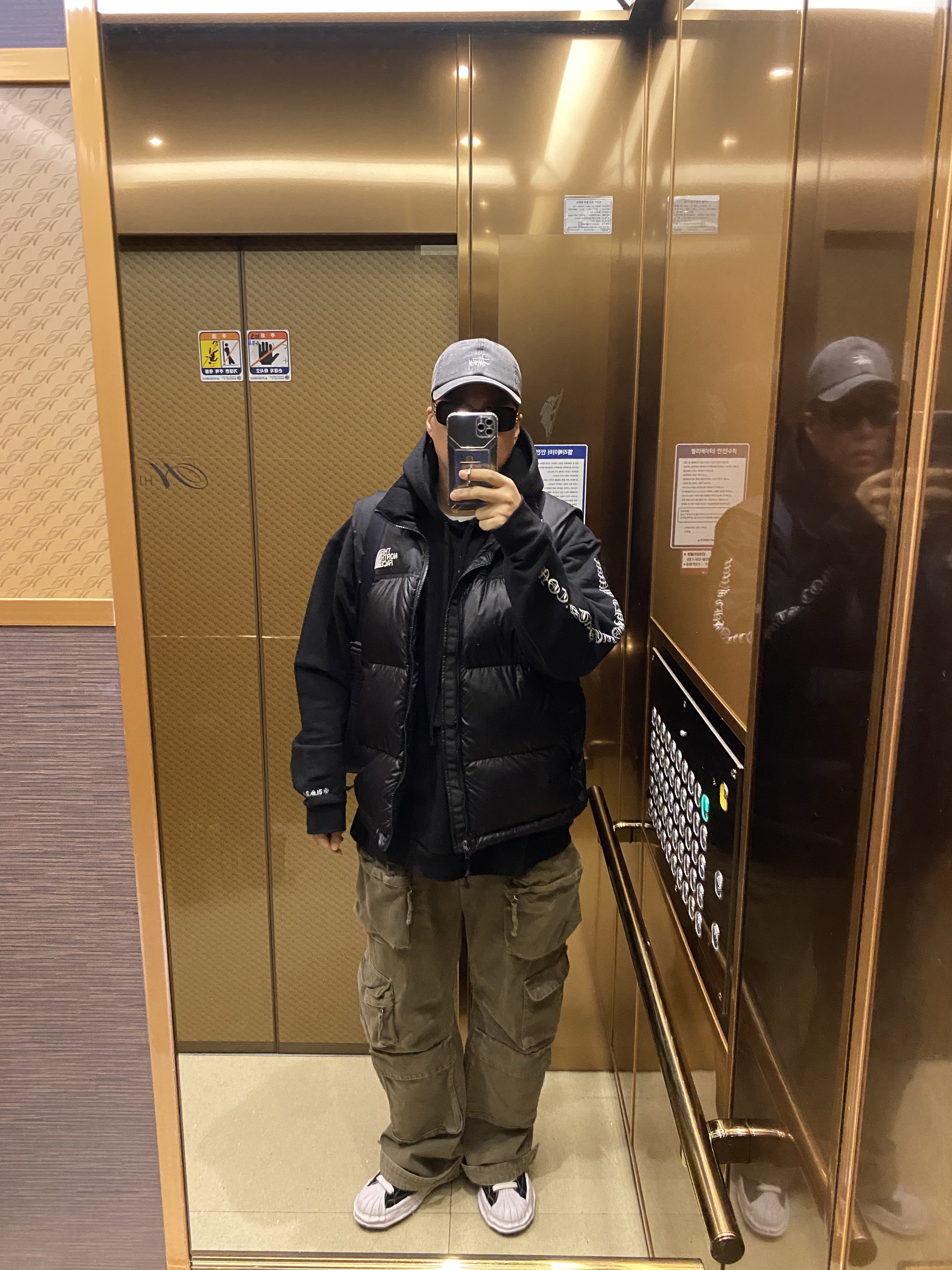 Stussy Washed Basic Low Pro Cap Charcoal, Chrome Hearts Silver Glitter Hoodie Black 착용 스타일
