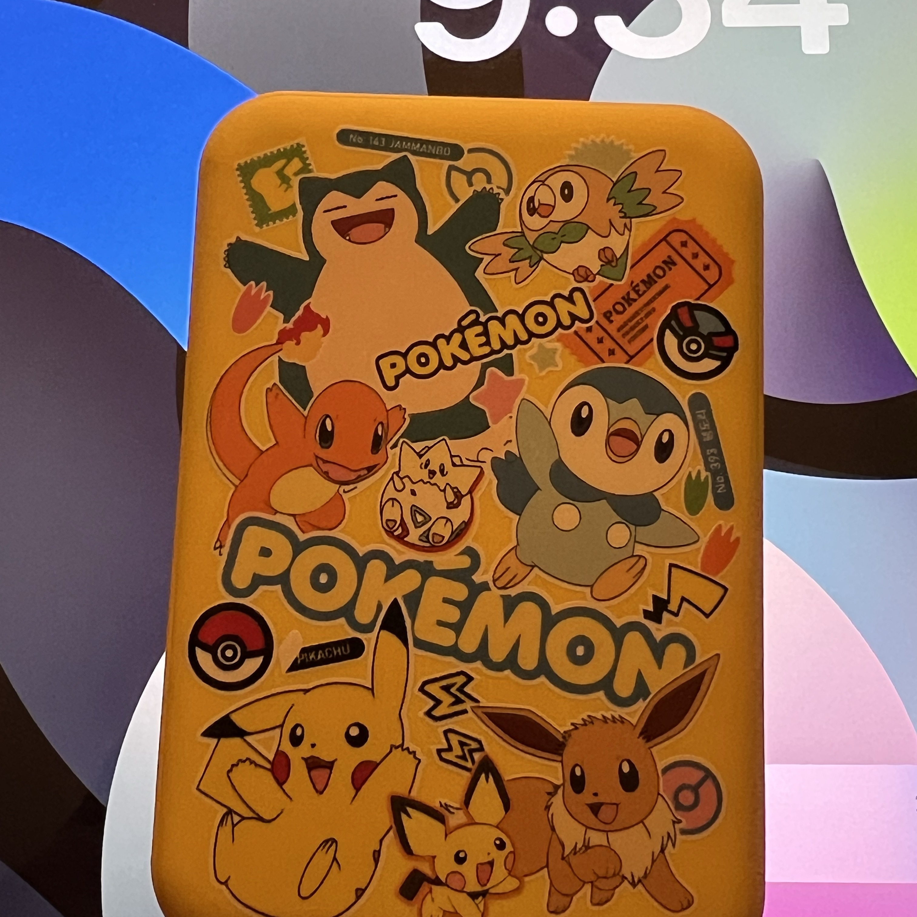 Woojin Store Pokemon Magsafe Battery 5000mAh Yellow 착용 스타일
