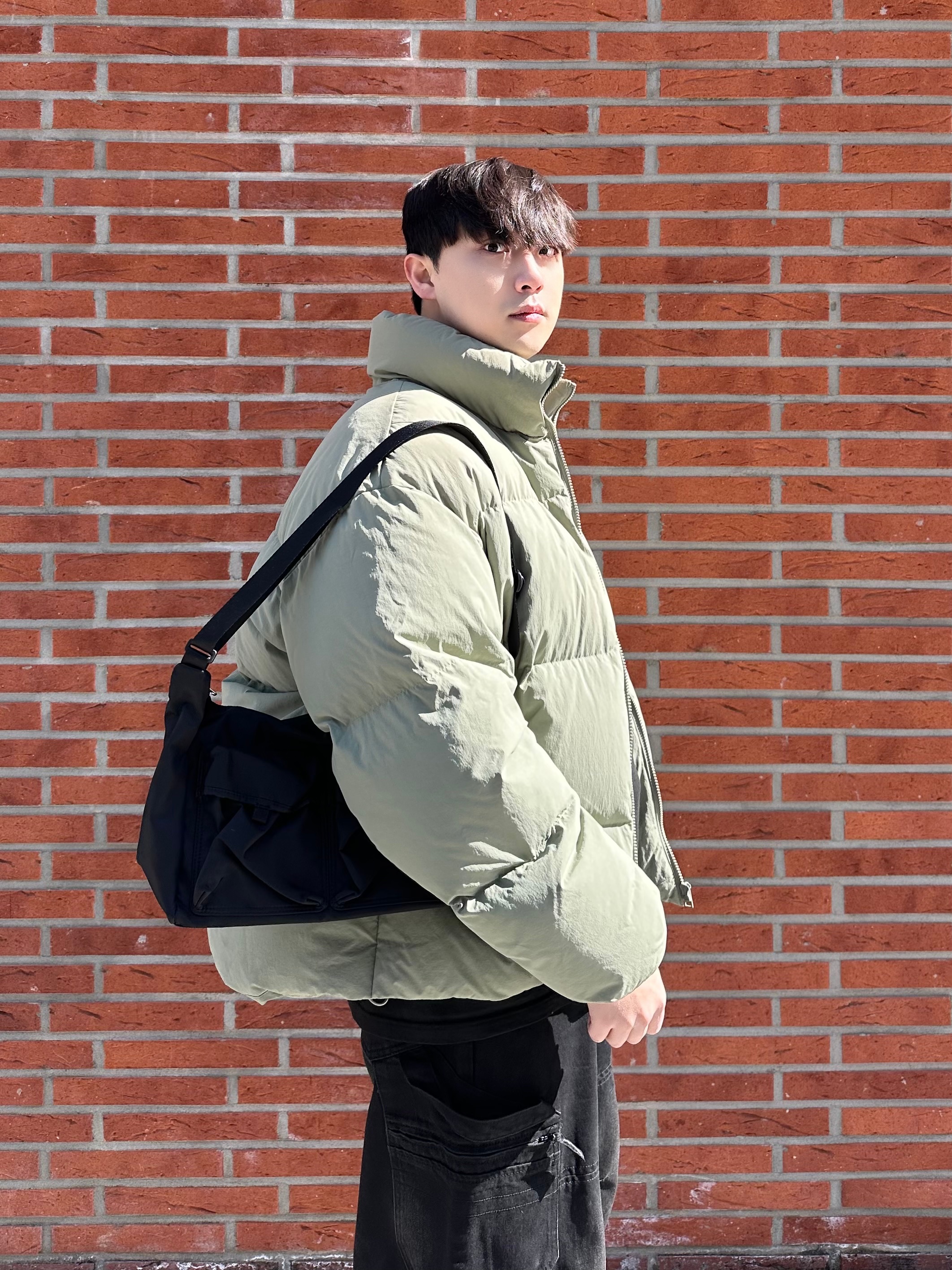 Balenciaga Cargo Sneakers White Grey 착용 스타일 - 2