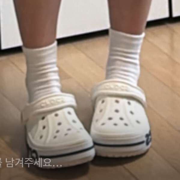 Crocs Bayaband Clog White Navy 착용 스타일
