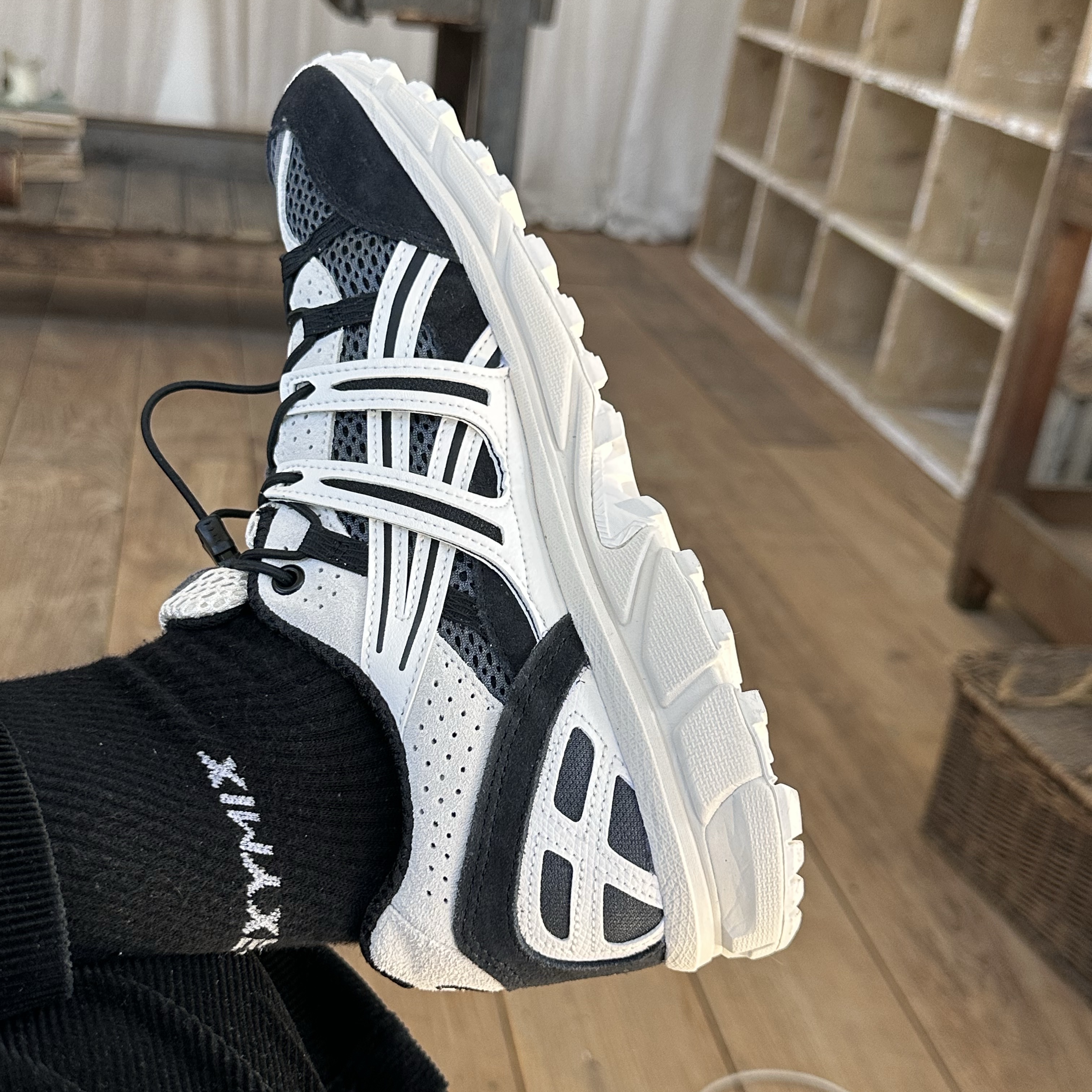 Asics Unlimited Gel-Sonoma 15-50 Carrier Grey White Alyssum 착용 스타일 - 2