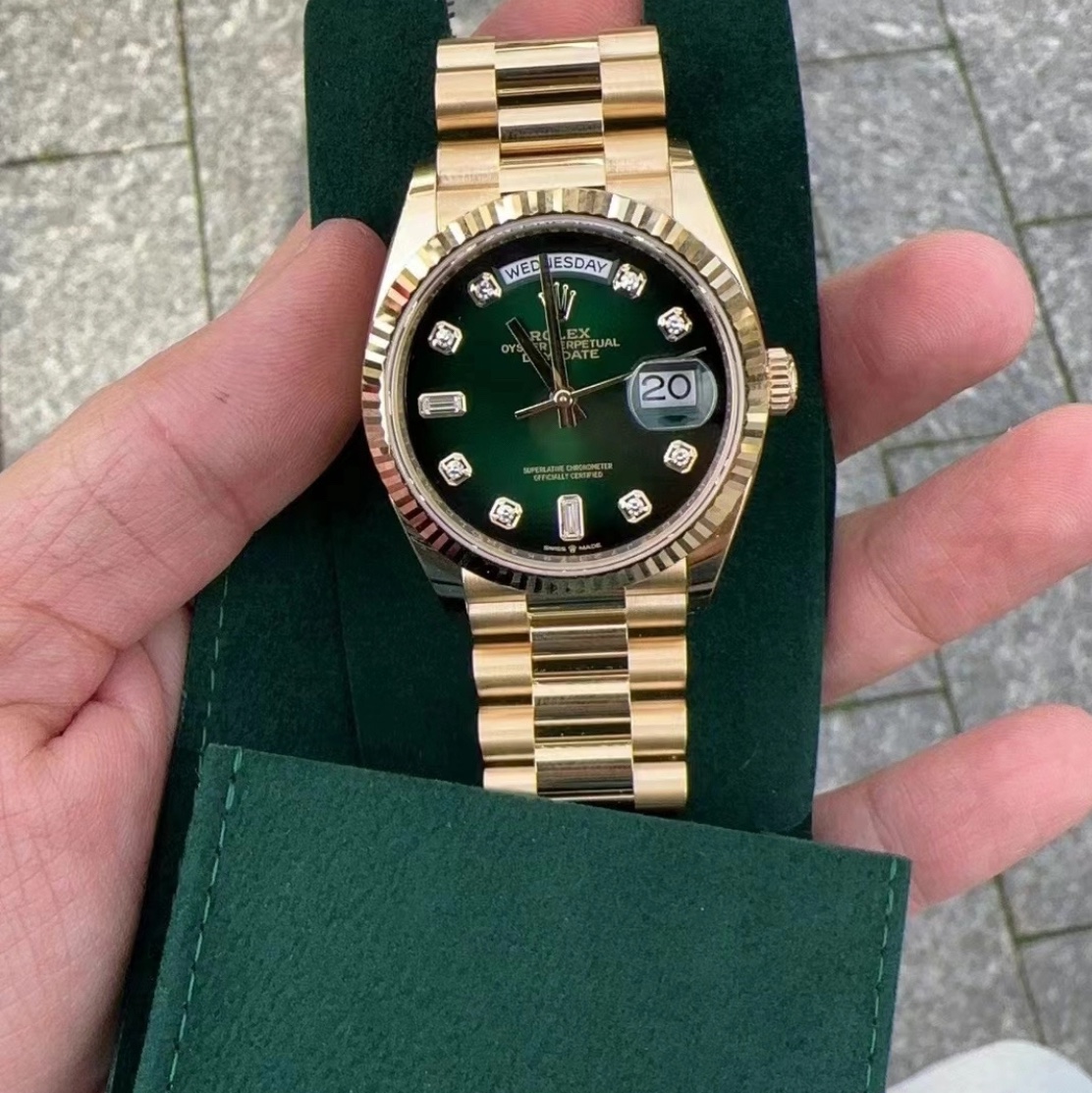 Rolex Day-Date 36mm 128238 Green Ombre Diamond-Set President 착용 스타일