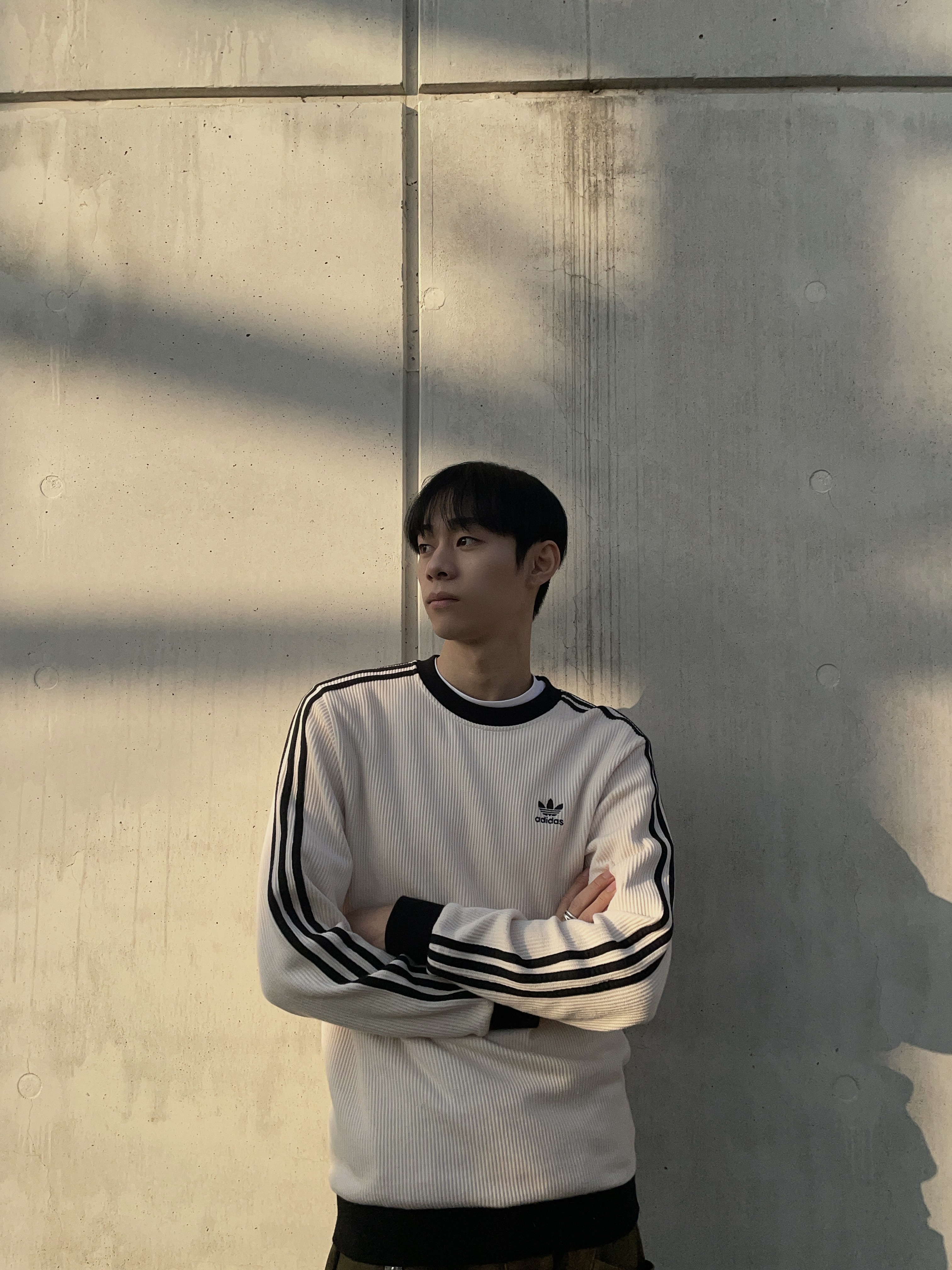Adidas Adicolor Classic Waffle Crew Wonder White - KR Sizing 착용 스타일