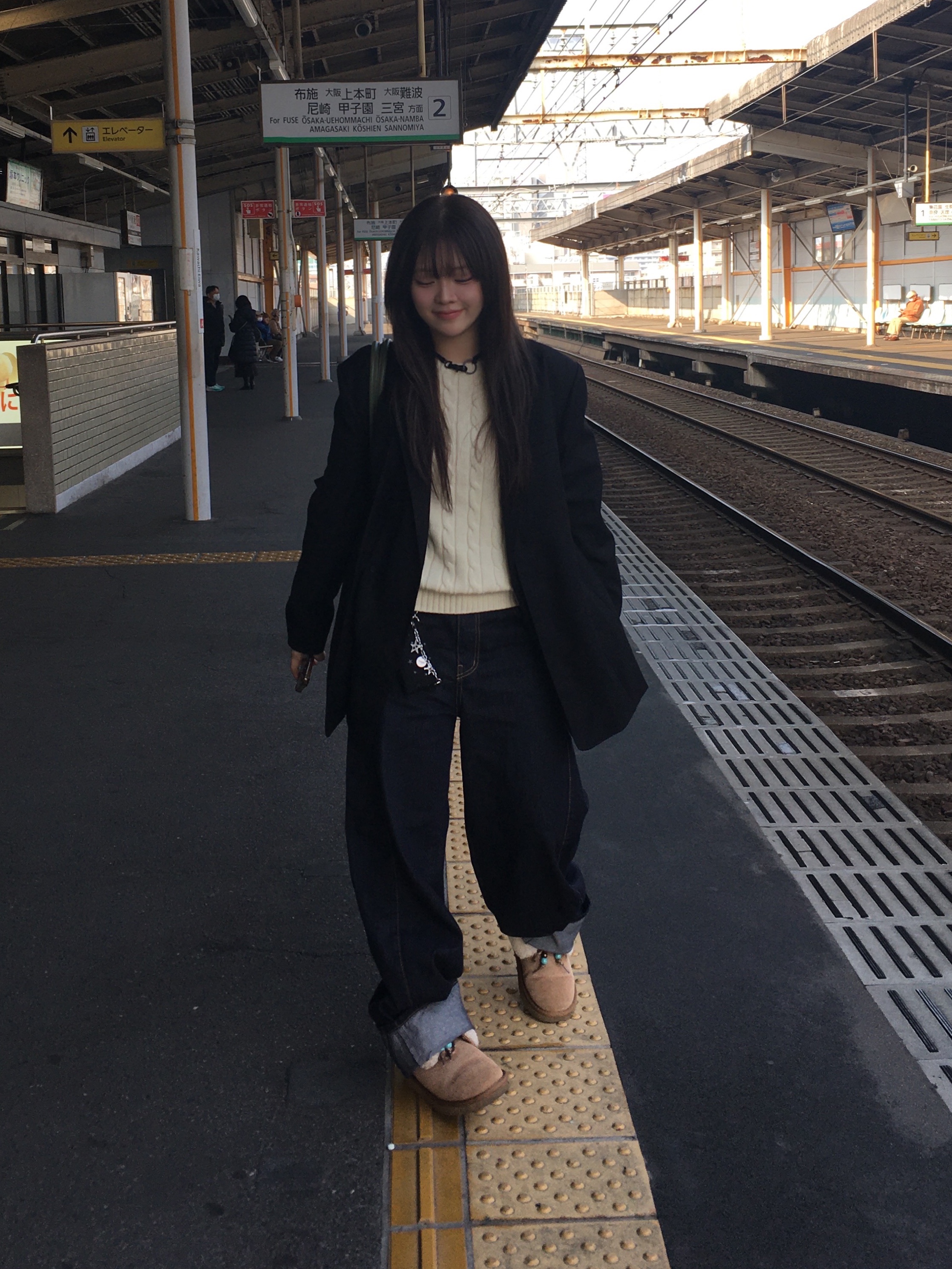 Matin Kim Nylon Boston Bag Khaki, Polo Ralph Lauren Cable Knit Cotton Sweater Natural 착용 스타일 - 3