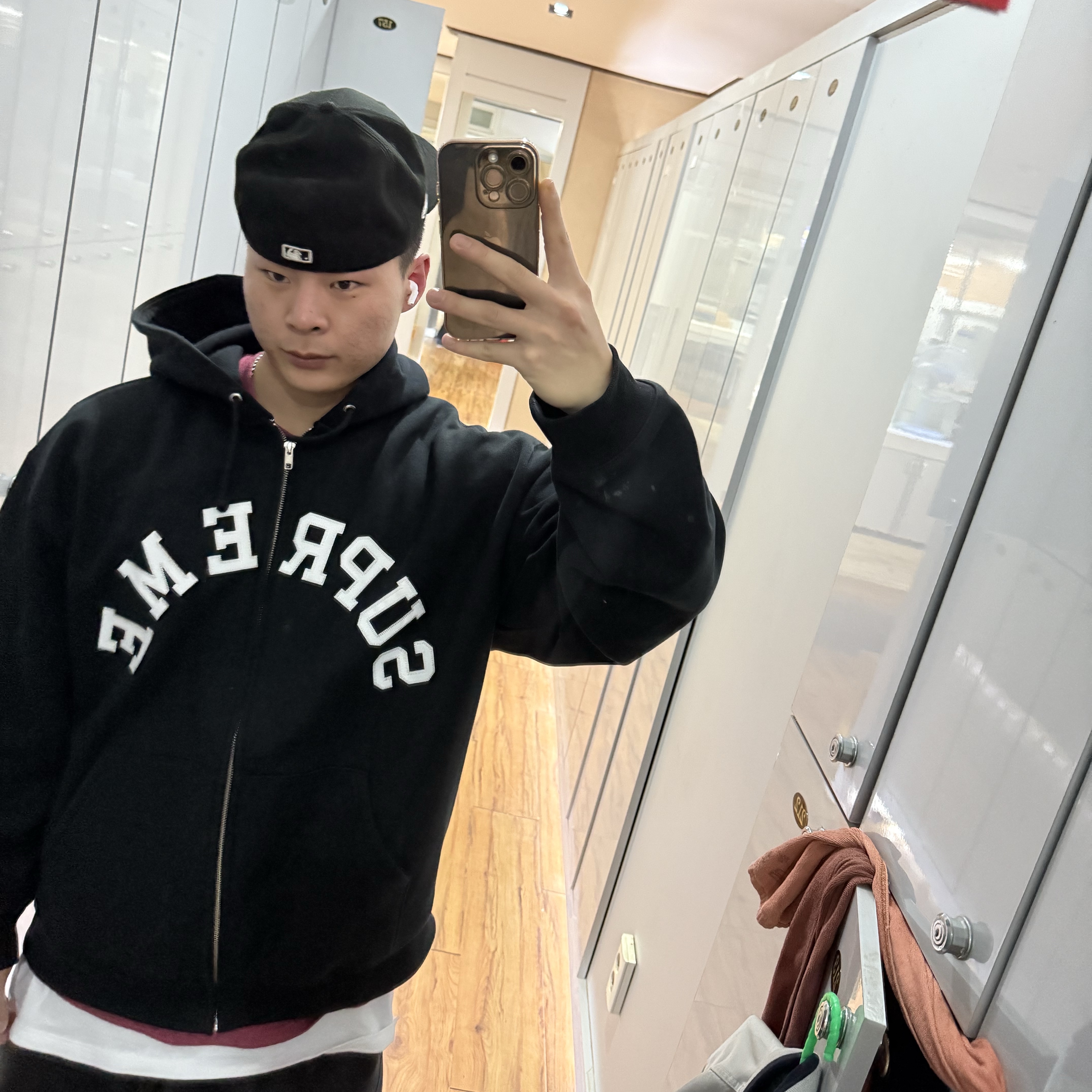 Supreme x Champion Zip Up Hooded Sweatshirt Black - 24SS 착용 스타일 - 1