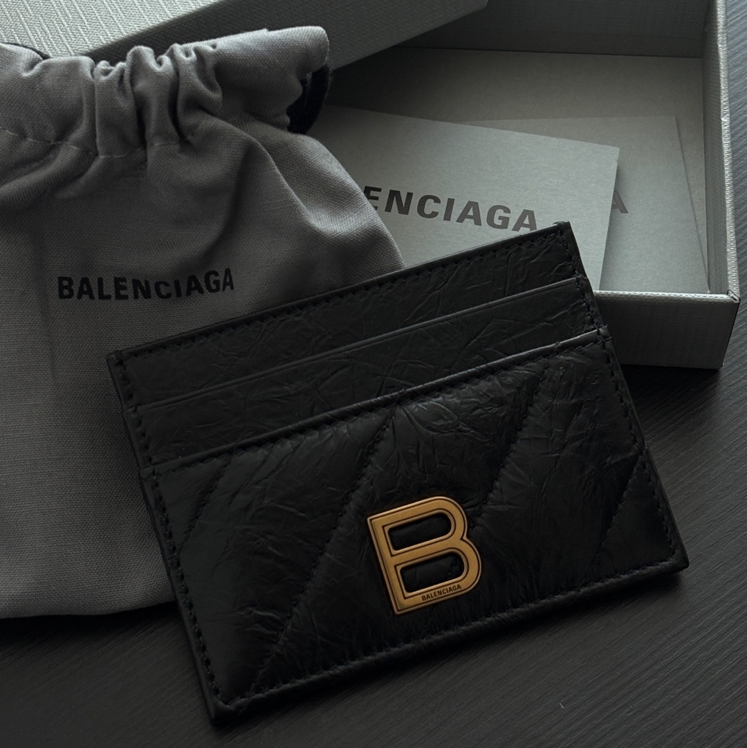 Balenciaga Crush Card Holder Quilted Black 착용 스타일