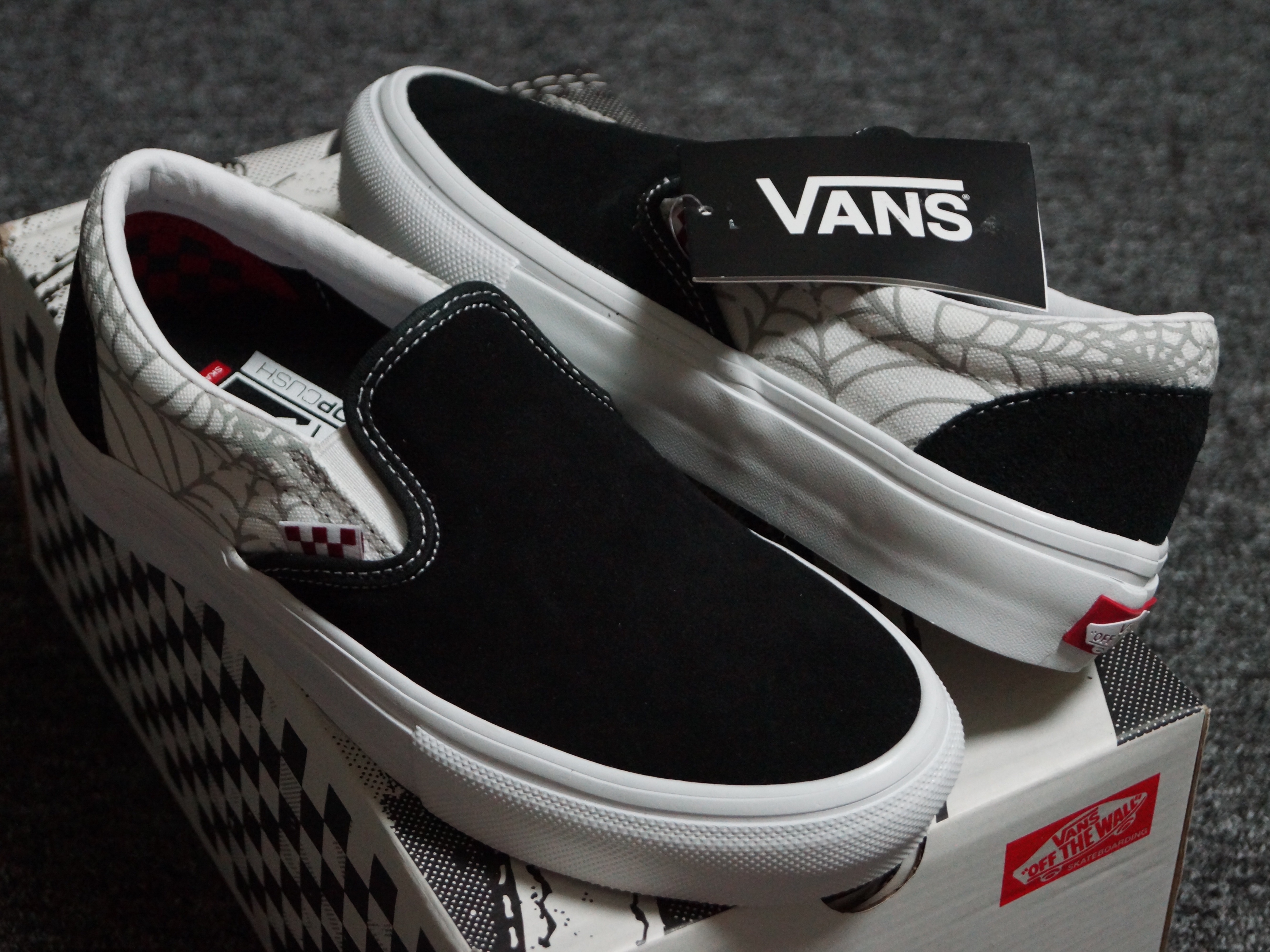 Vans Skate Slip-On Widow Spider Black 착용 스타일