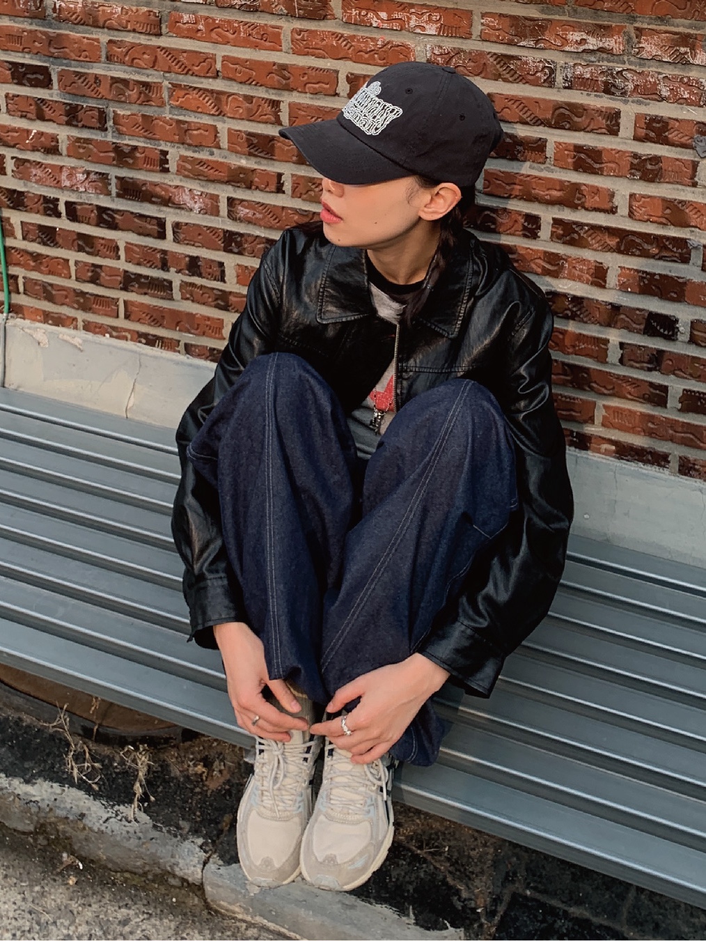 [KREAM 단독] 이알에스코 오리지널 로고 캡 리얼트리, 이알에스코 오리지널 로고 캡 블랙 착용 스타일 - 2